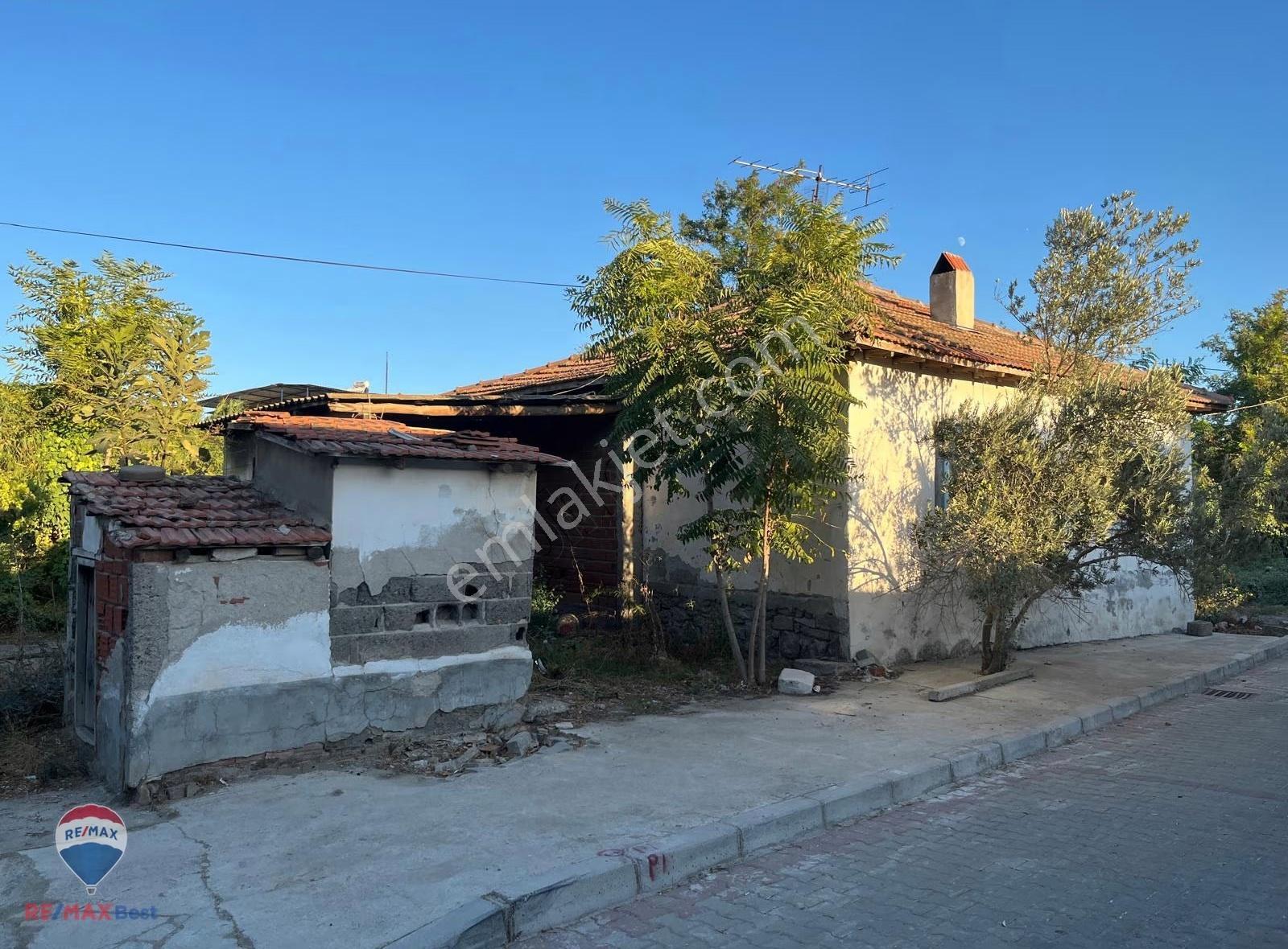 33 Menemen Çavuşköyde Köy İçi Konut İmarlı 480 M² Arsa