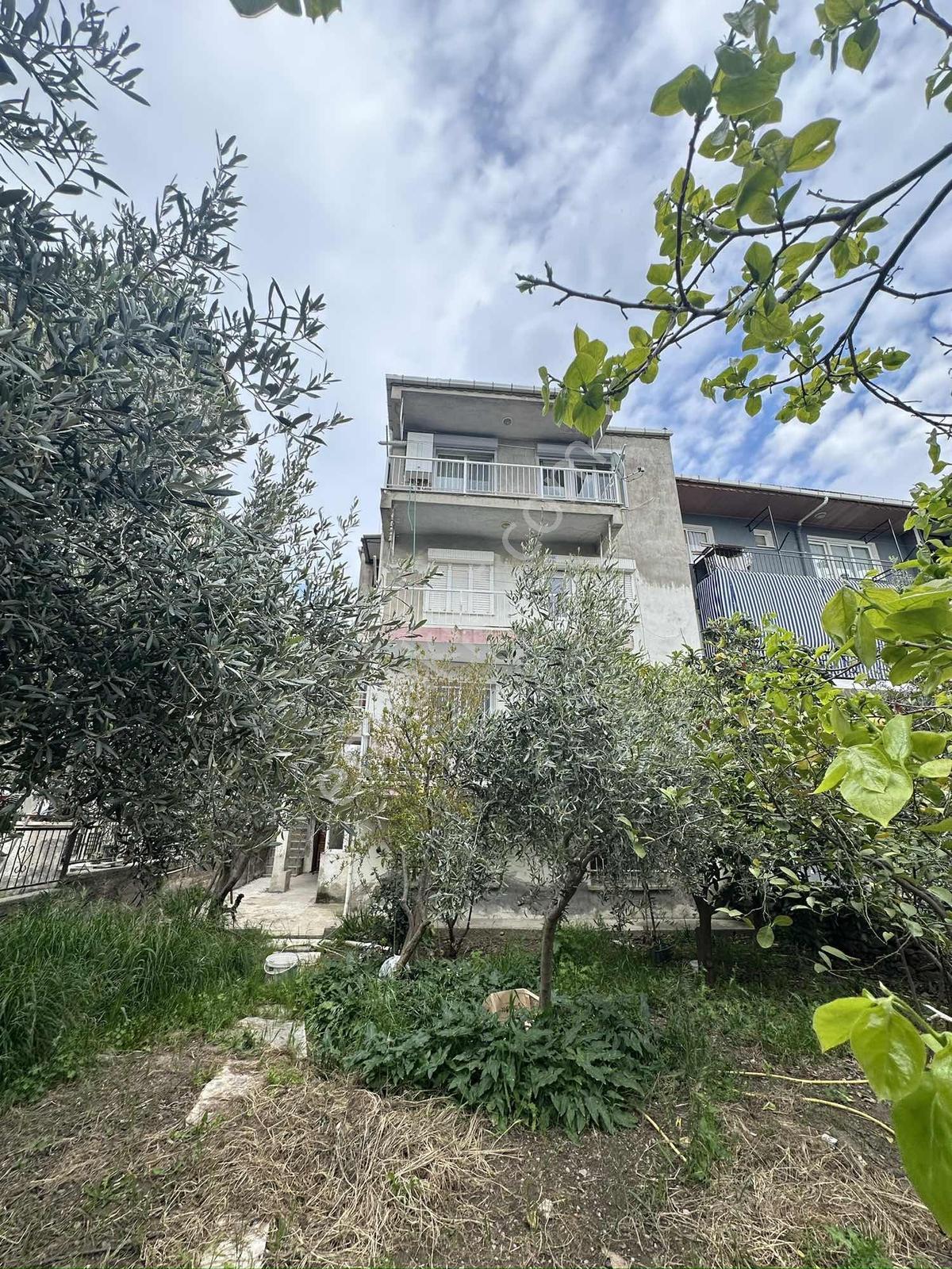 Bornova İnönü Mh.de Komple Satılık 4 Katlı Bina - Görsel 3