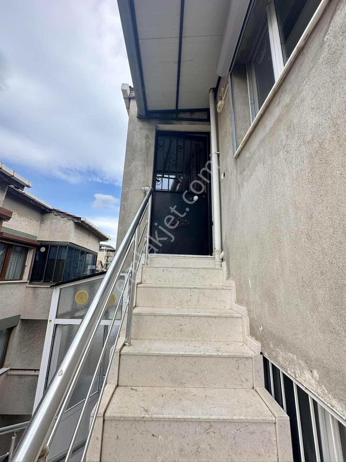 Bornova İnönü Mh.de Komple Satılık 4 Katlı Bina - Görsel 18