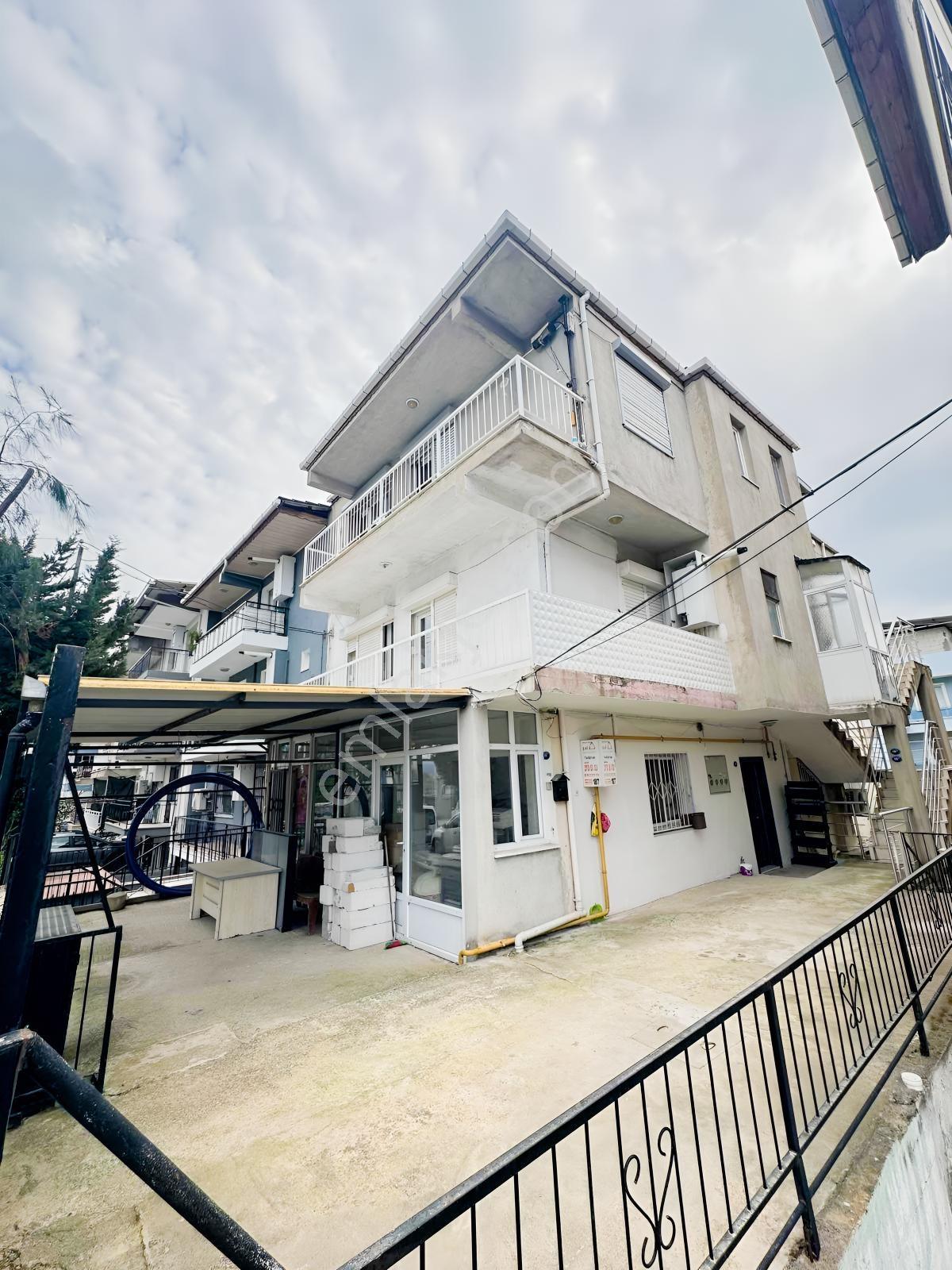 Bornova İnönü Mh.de Komple Satılık 4 Katlı Bina