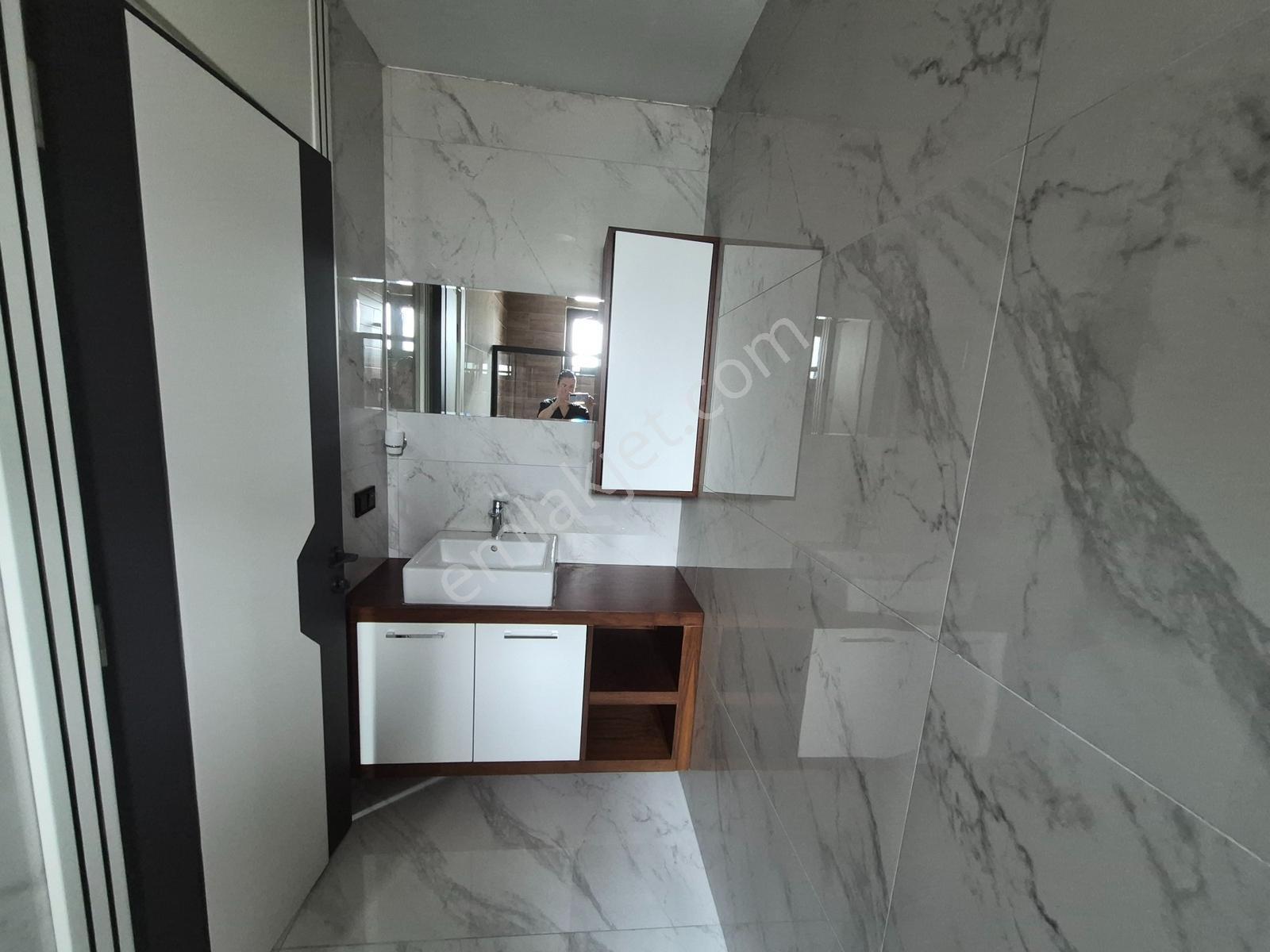 Remax Advantage'den Kiralık Gümüştepe'de 4.5+1 Lüks Daire - Görsel 2