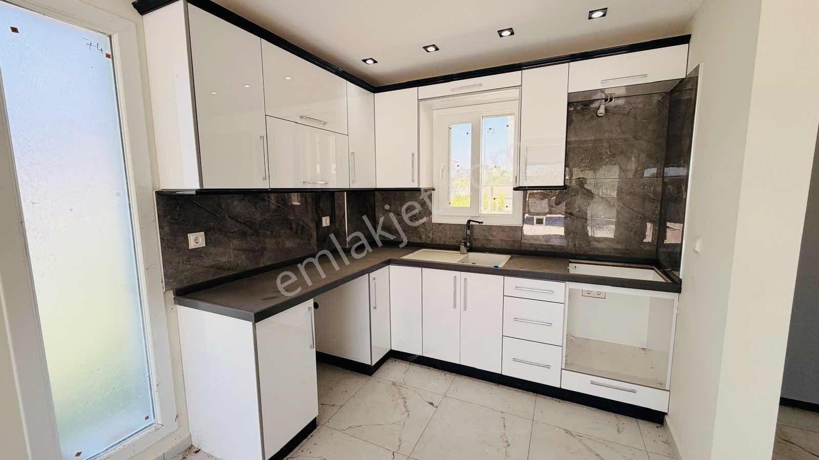 Kuşadası Güzelçamlı'da Köşe Konumlu Özel Havuzlu 3+1 Villa - Görsel 2