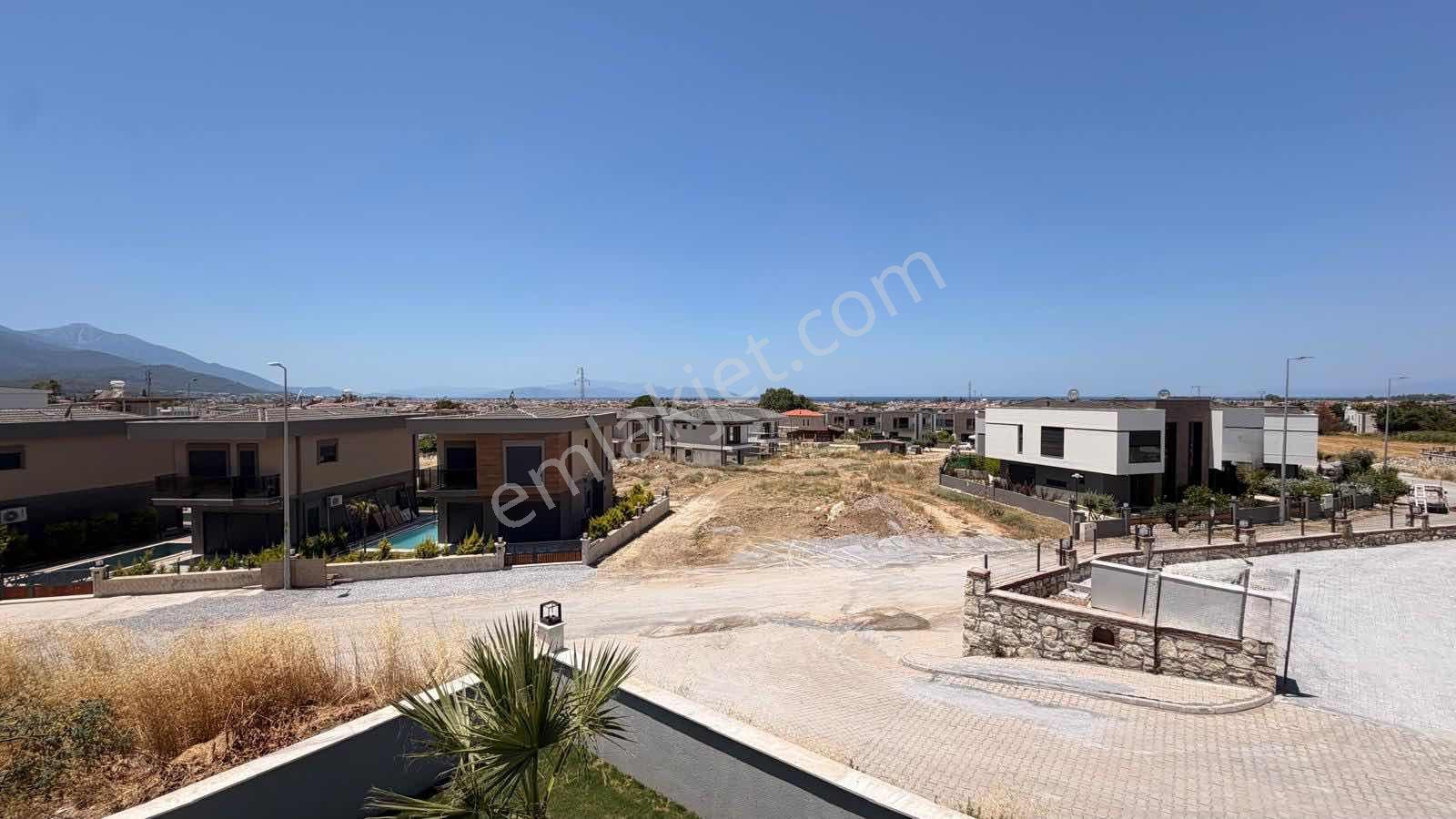 Kuşadası Güzelçamlı'da Köşe Konumlu Özel Havuzlu 3+1 Villa - Görsel 18