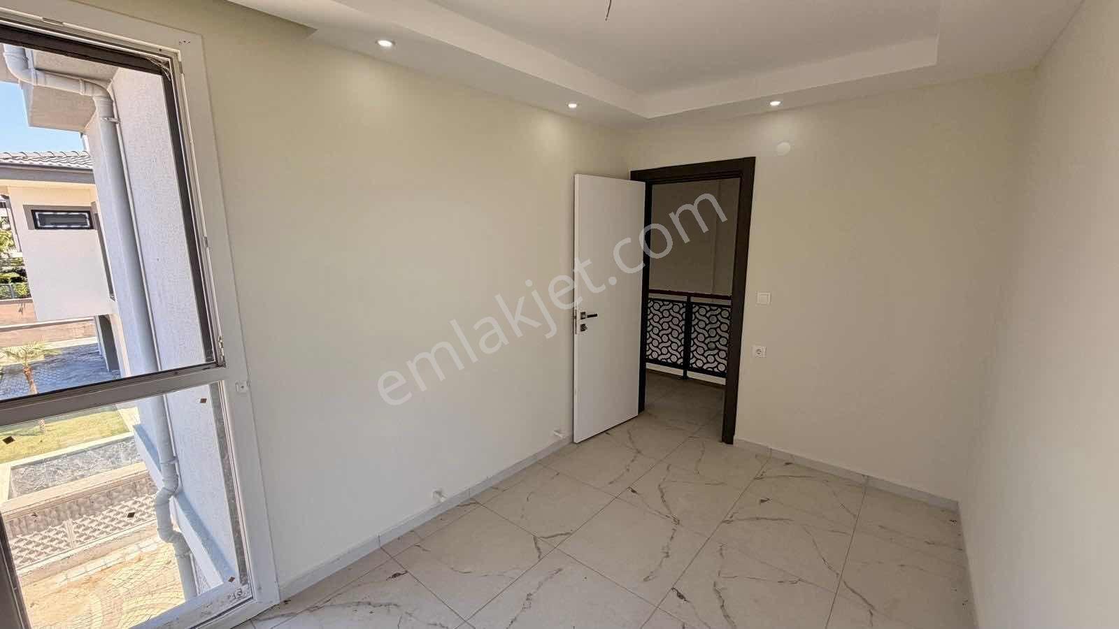 Kuşadası Güzelçamlı'da Köşe Konumlu Özel Havuzlu 3+1 Villa - Görsel 15