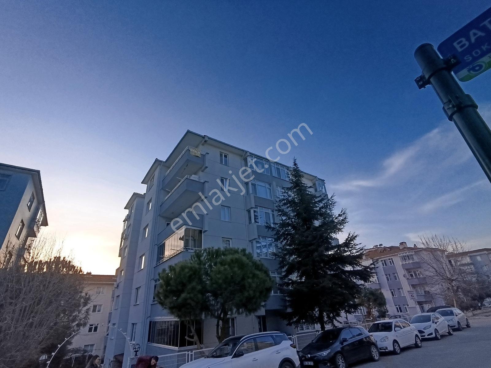 Tugay Ve Adliyeye Yürüme Mesafesi 3+1 Daire Üst Kat Yeni Boyalı - Görsel 34