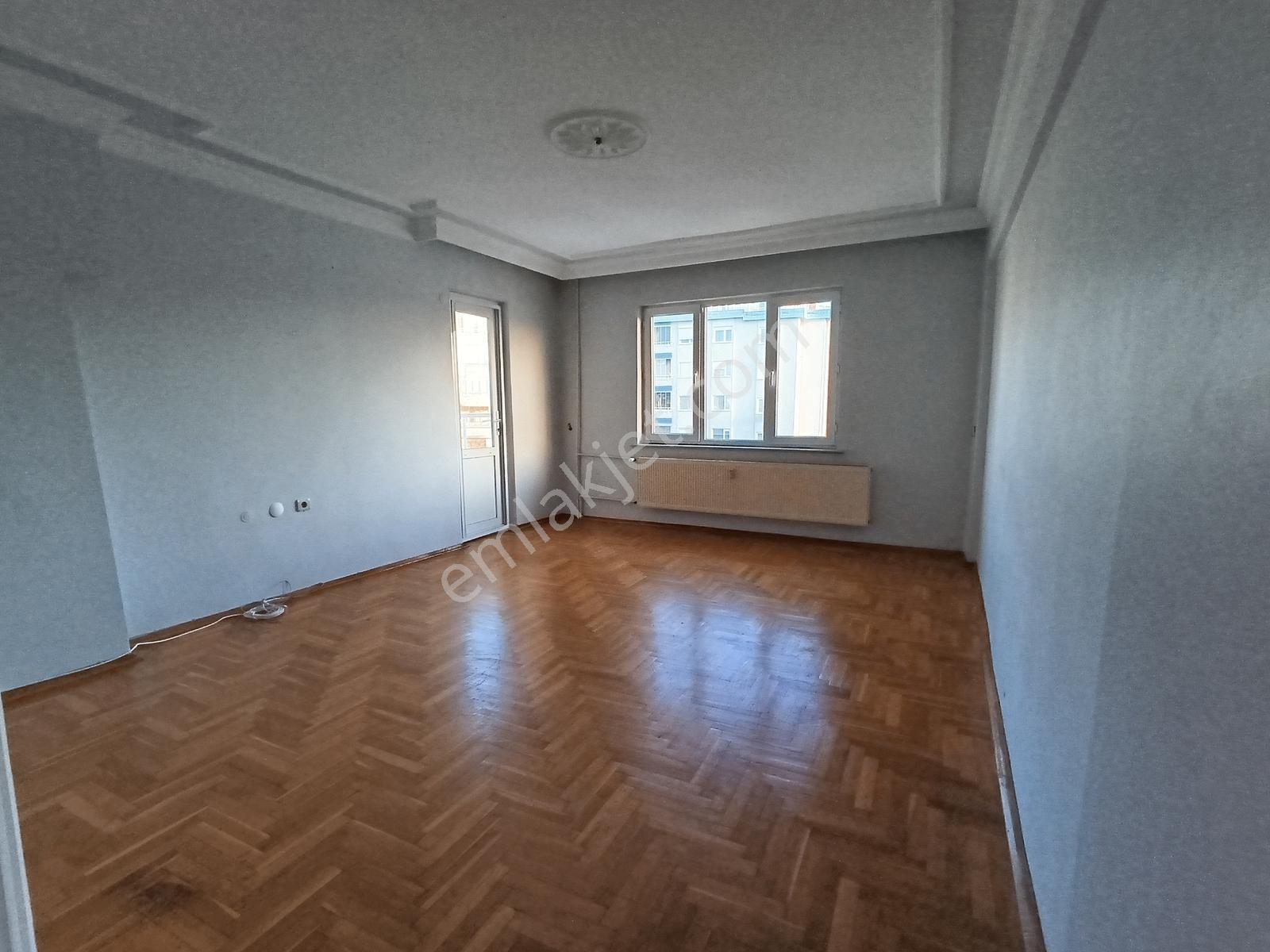 Tugay Ve Adliyeye Yürüme Mesafesi 3+1 Daire Üst Kat Yeni Boyalı - Görsel 17