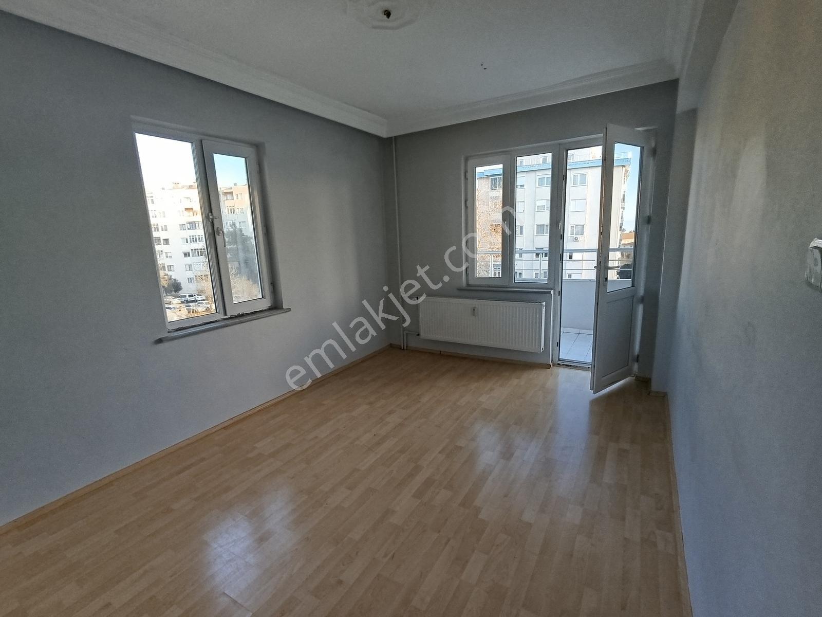 Tugay Ve Adliyeye Yürüme Mesafesi 3+1 Daire Üst Kat Yeni Boyalı - Görsel 5