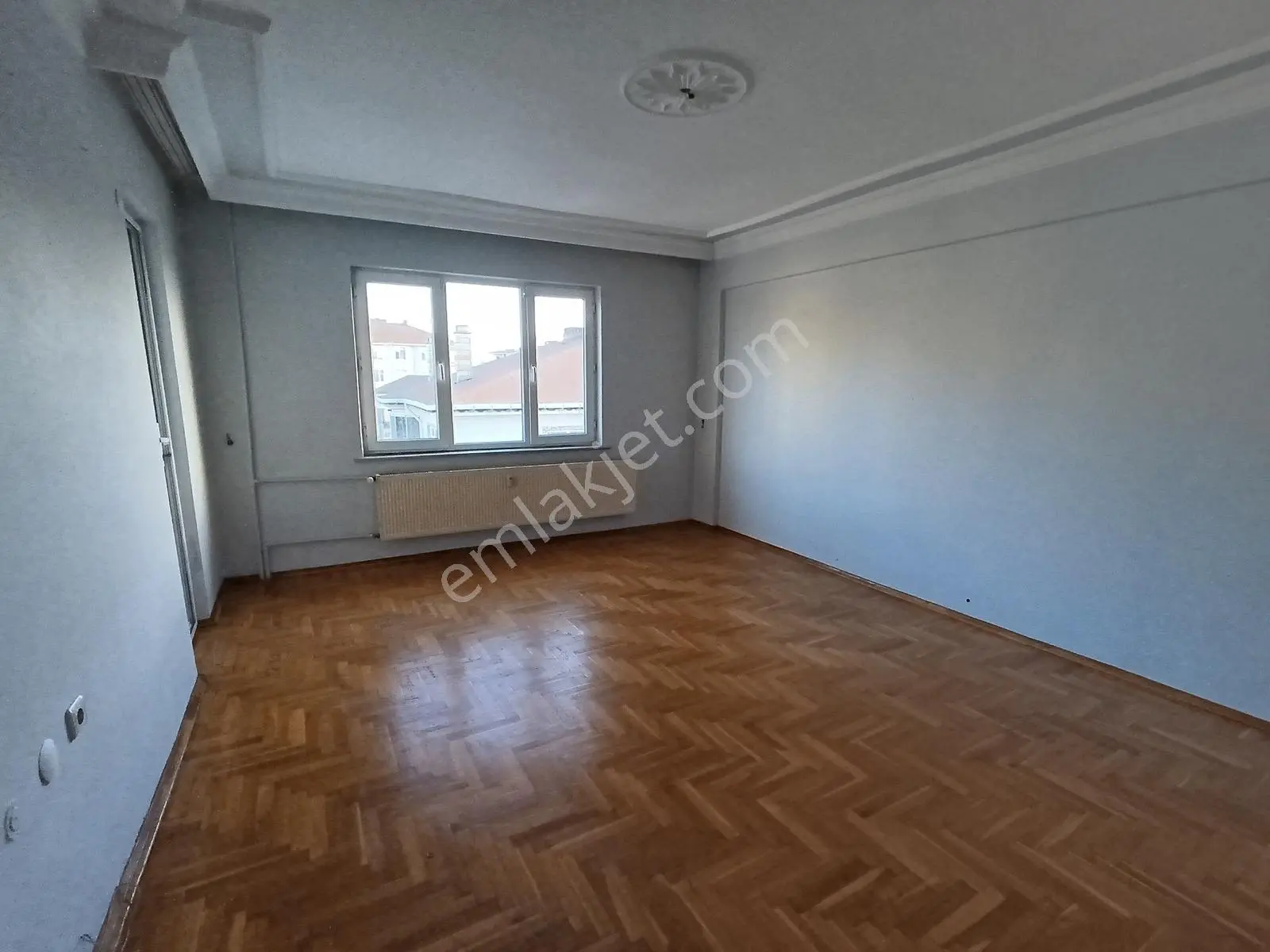 Tugay Ve Adliyeye Yürüme Mesafesi 3+1 Daire Üst Kat Yeni Boyalı - Görsel 4