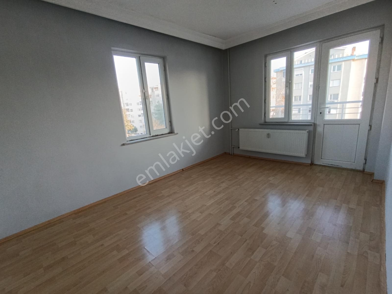 Tugay Ve Adliyeye Yürüme Mesafesi 3+1 Daire Üst Kat Yeni Boyalı - Görsel 23