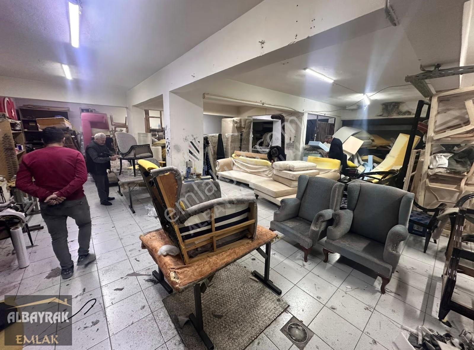 Albayrak'tan Alemdağ Cad. Ve Metroya Köşebaşı 250m² Dükkan