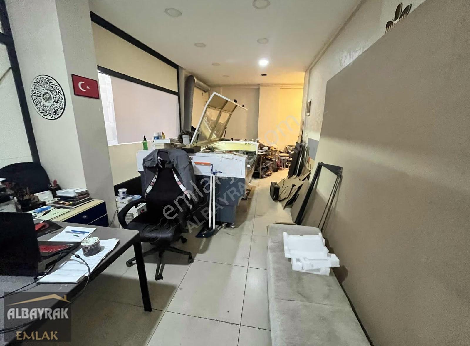23 Nisan Caddesinin Bir Arka Sokağında Depolu Dükkan - Görsel 6