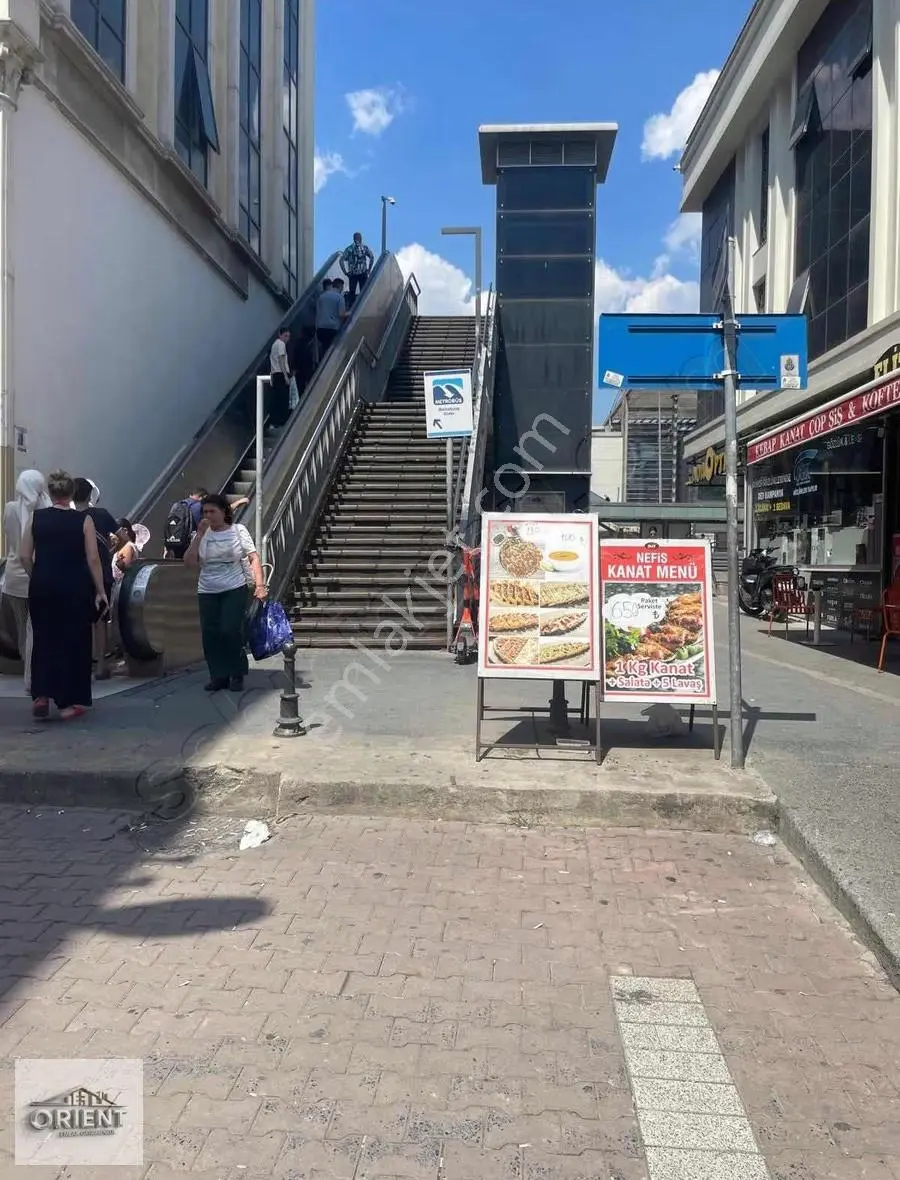 Metrobüsün Önünde! 3+1 120 M² Ön Cephe Ara Kat Satılık Daire