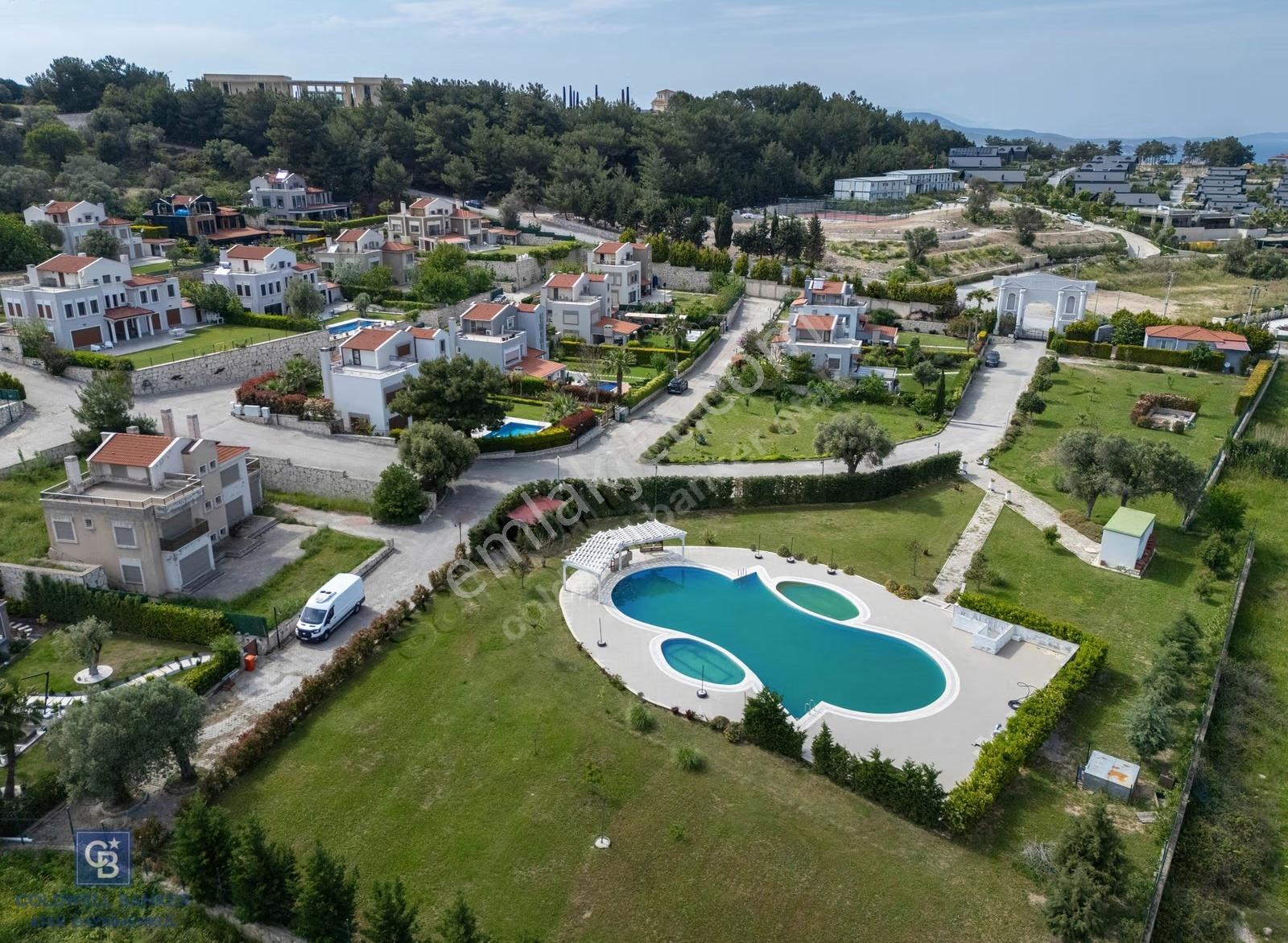 Urla Kekliktepe Arkadya Sitesinde 5+1 Havuzlu Villa - Görsel 13