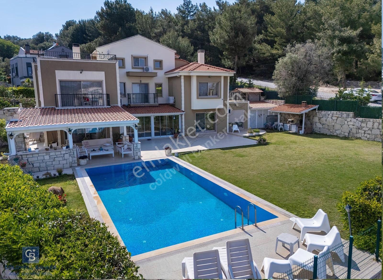 Urla Kekliktepe Arkadya Sitesinde 5+1 Havuzlu Villa - Görsel 19