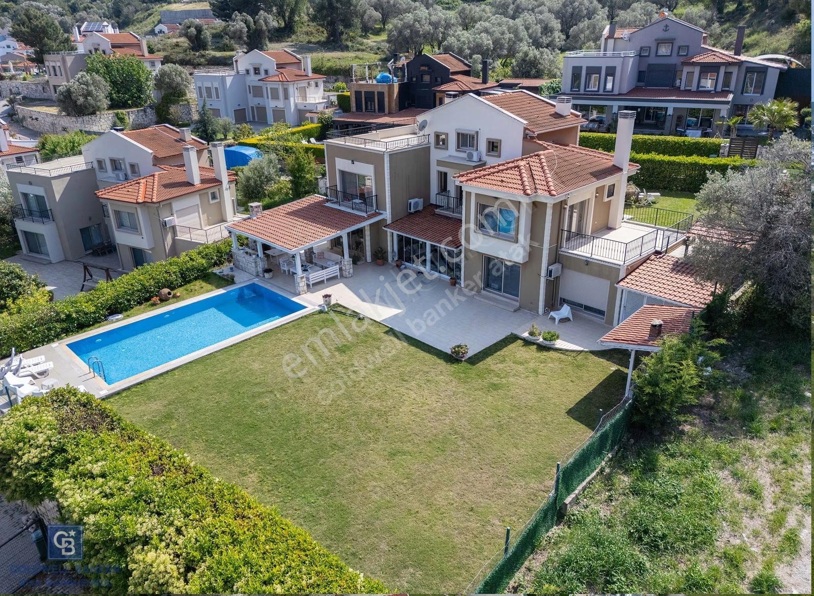 Urla Kekliktepe Arkadya Sitesinde 5+1 Havuzlu Villa - Görsel 20