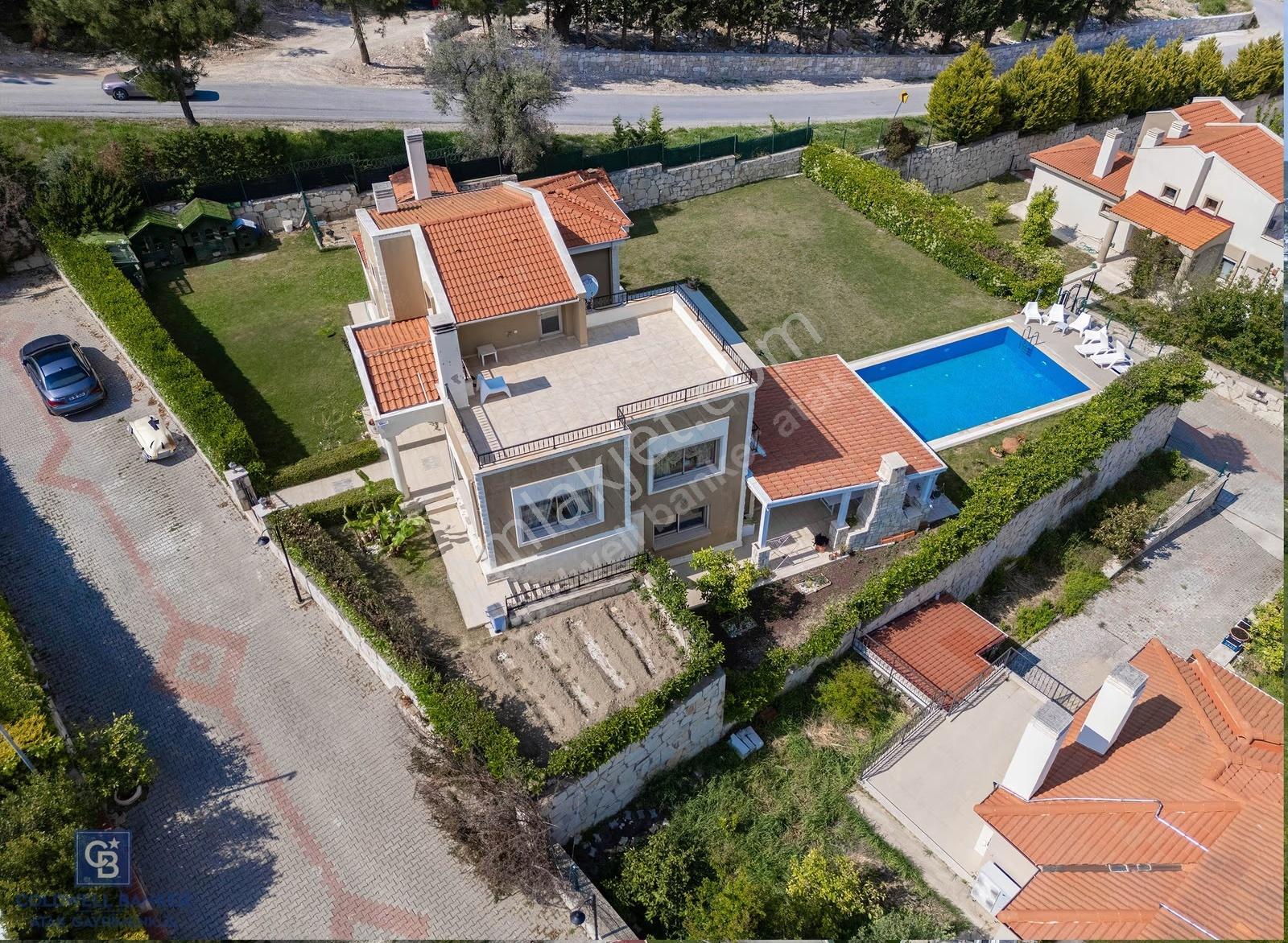 Urla Kekliktepe Arkadya Sitesinde 5+1 Havuzlu Villa - Görsel 9