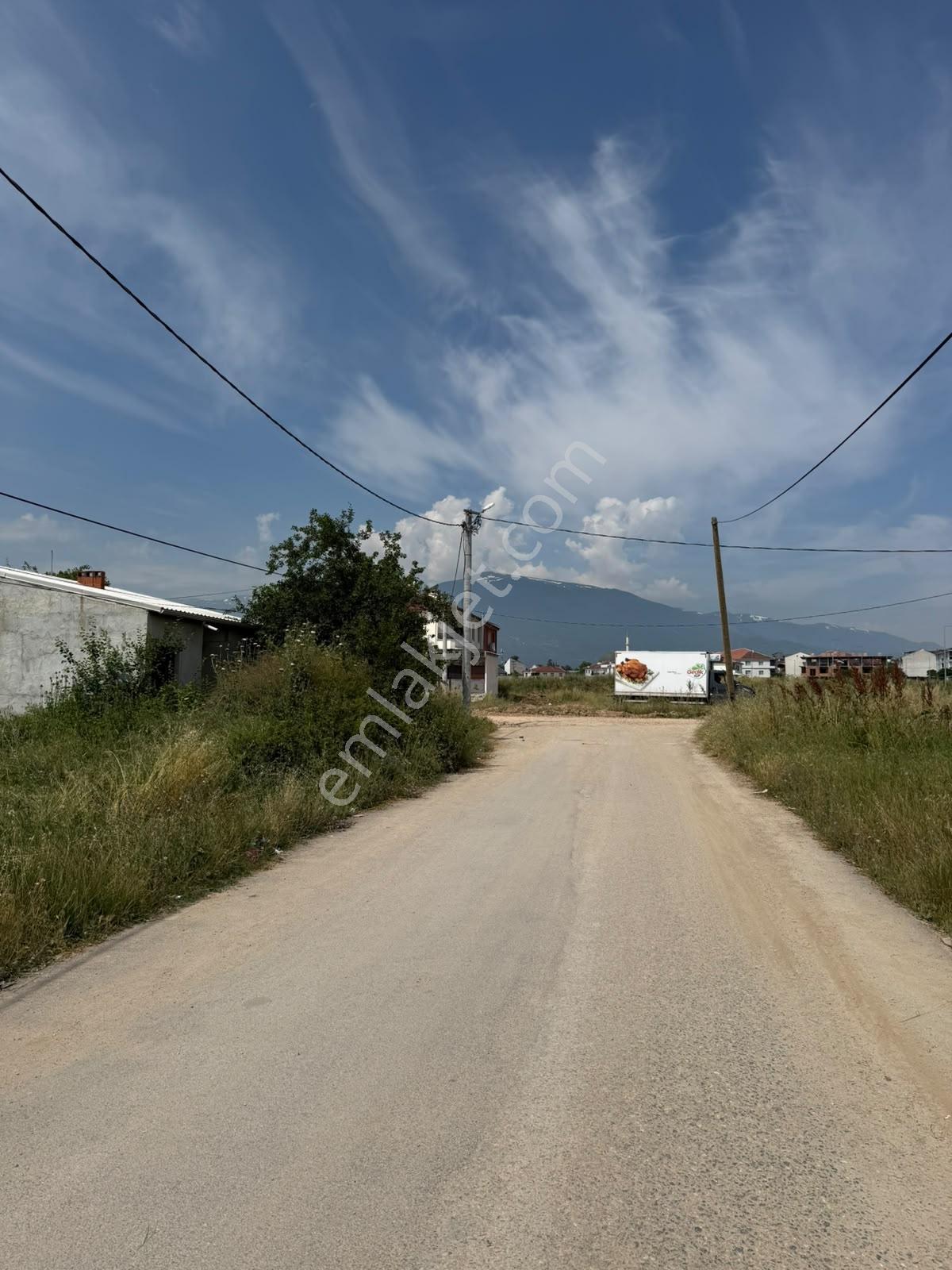 AKHİSARDA 2.5 KAT İMARLI 200 M² SATILIK ARSA - Görünüm 3