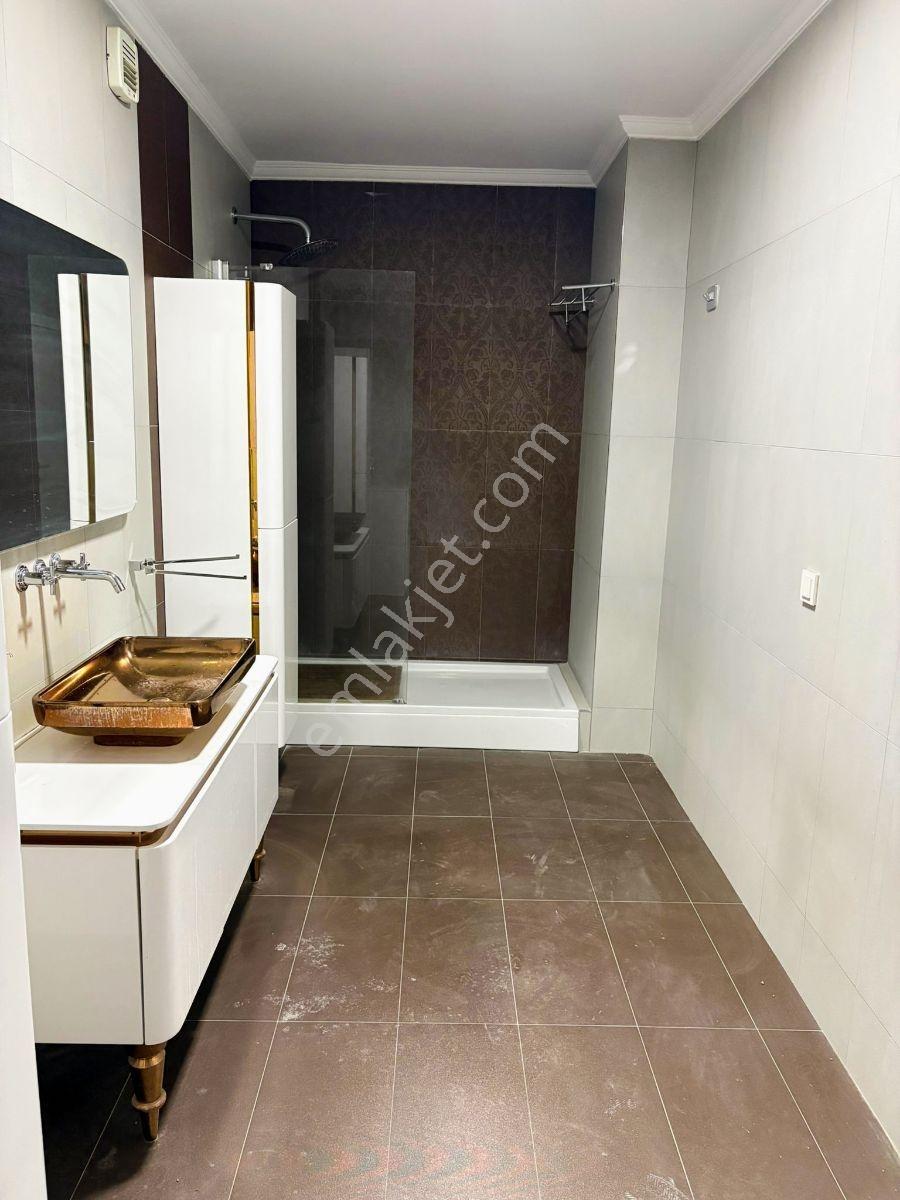 Gop Bayraktar'da Site İçi | Manzaralı | 4+1 | 200m2 | Yenilenmiş - Görsel 15