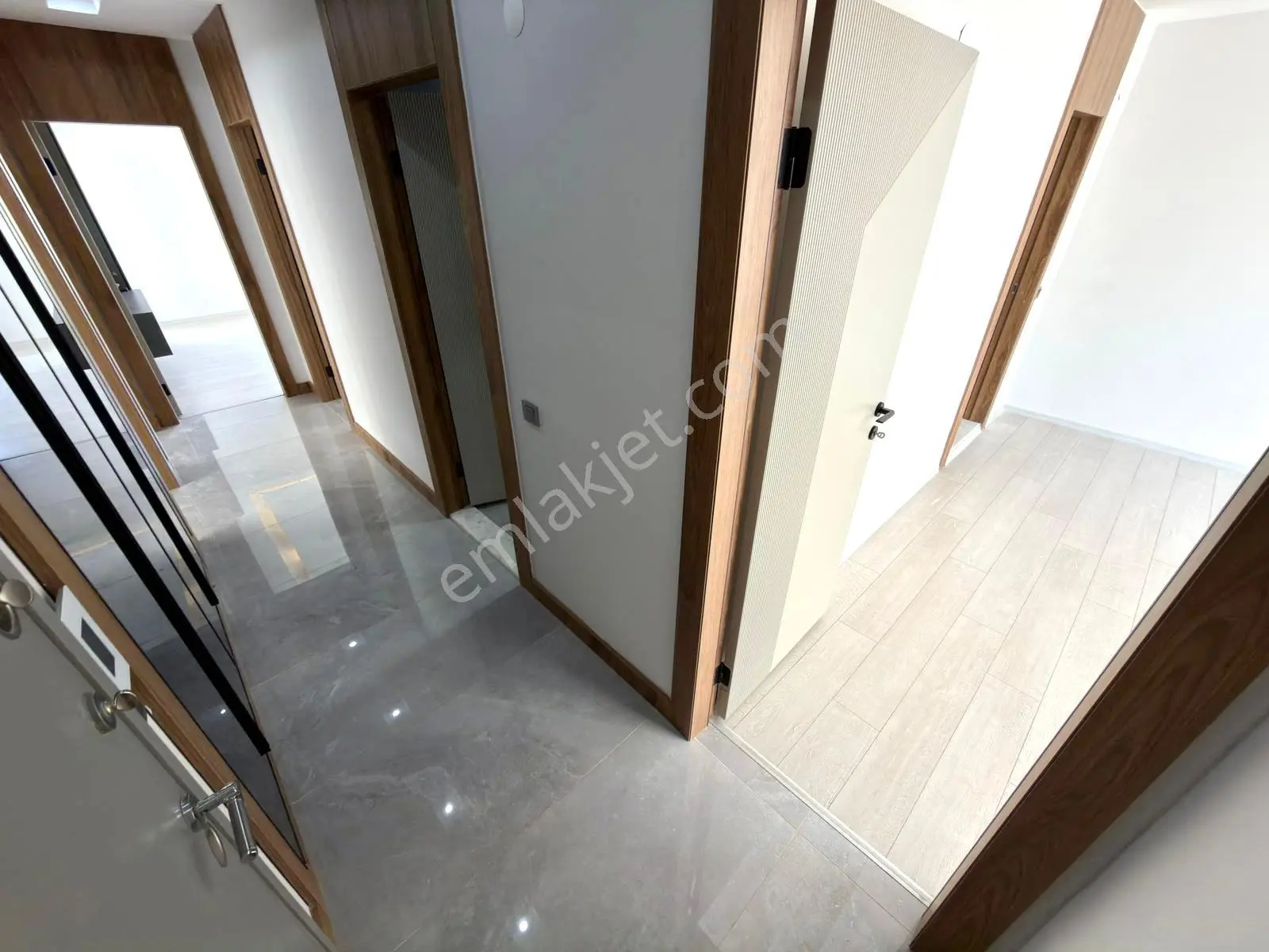Referans'tan Altınkum'da Denize 50 Mt Yerden Isıtmalı Şık Tasarımlı 3+1 Daire - Görsel 24