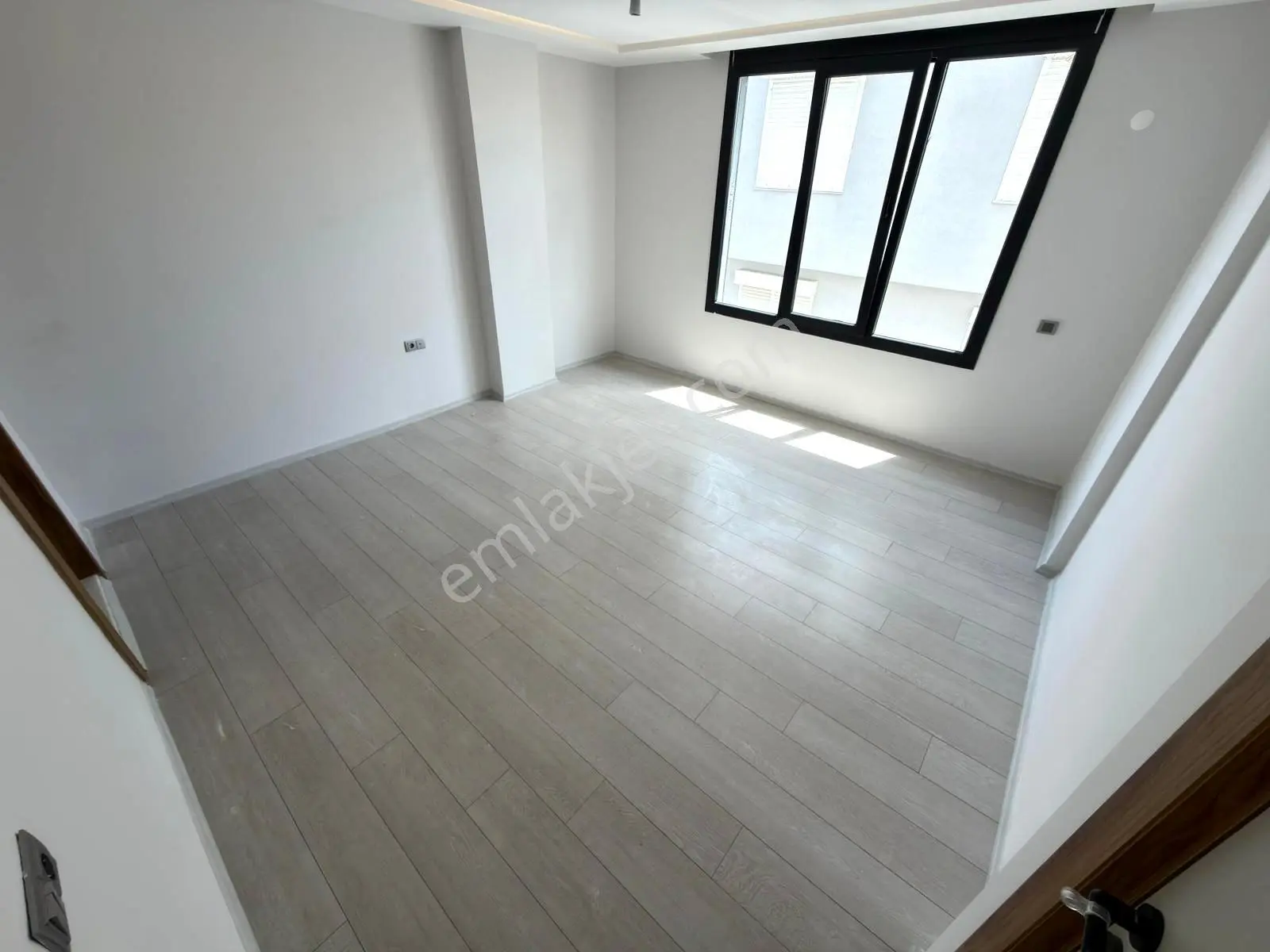 Referans'tan Altınkum'da Denize 50 Mt Yerden Isıtmalı Şık Tasarımlı 3+1 Daire - Görsel 33