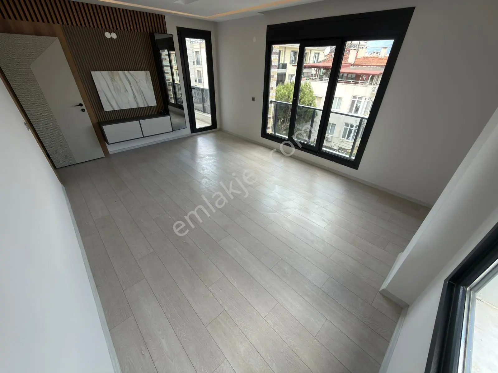 Referans'tan Altınkum'da Denize 50 Mt Yerden Isıtmalı Şık Tasarımlı 3+1 Daire - Görsel 2