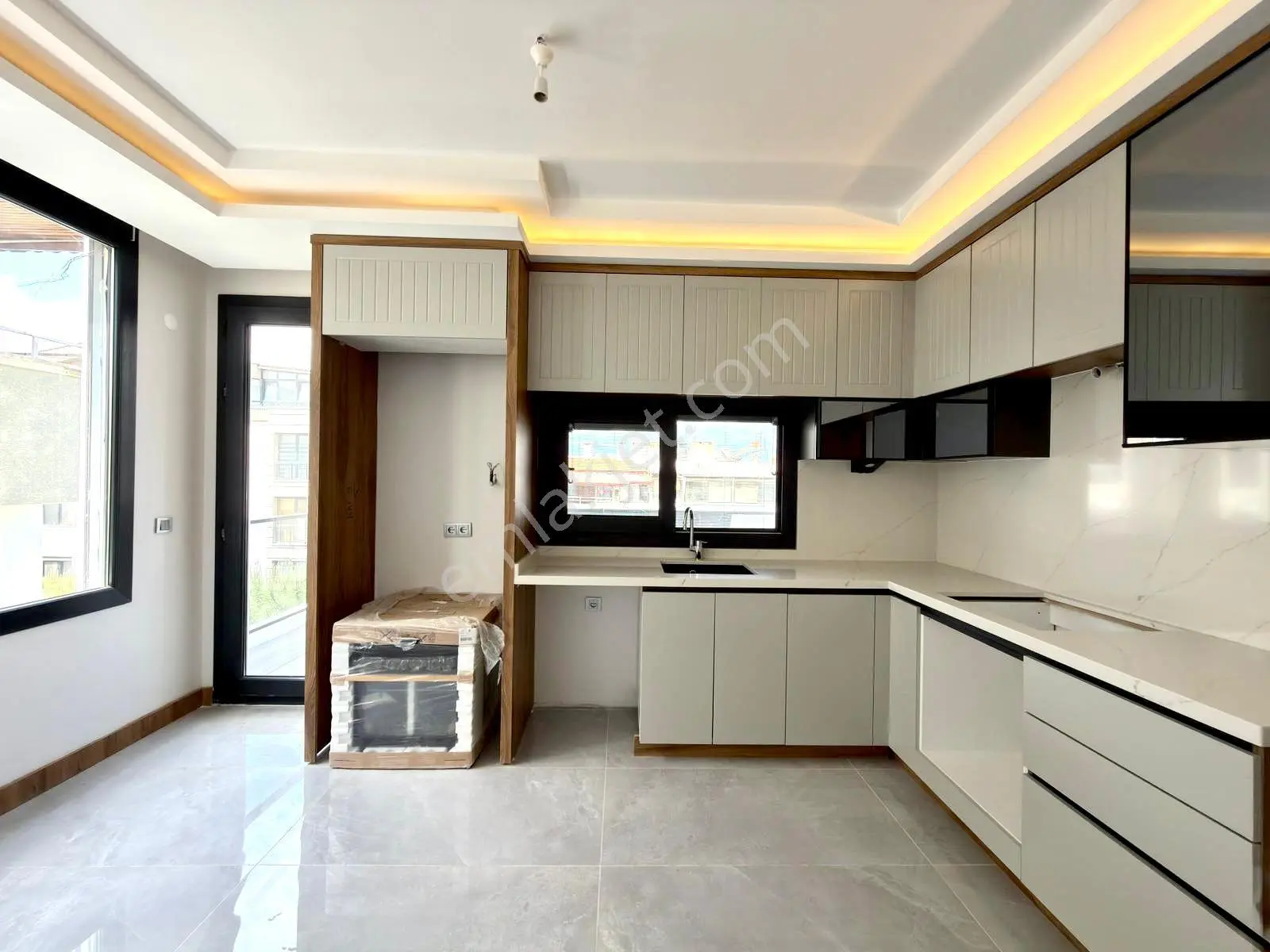 Referans'tan Altınkum'da Denize 50 Mt Yerden Isıtmalı Şık Tasarımlı 3+1 Daire - Görsel 30