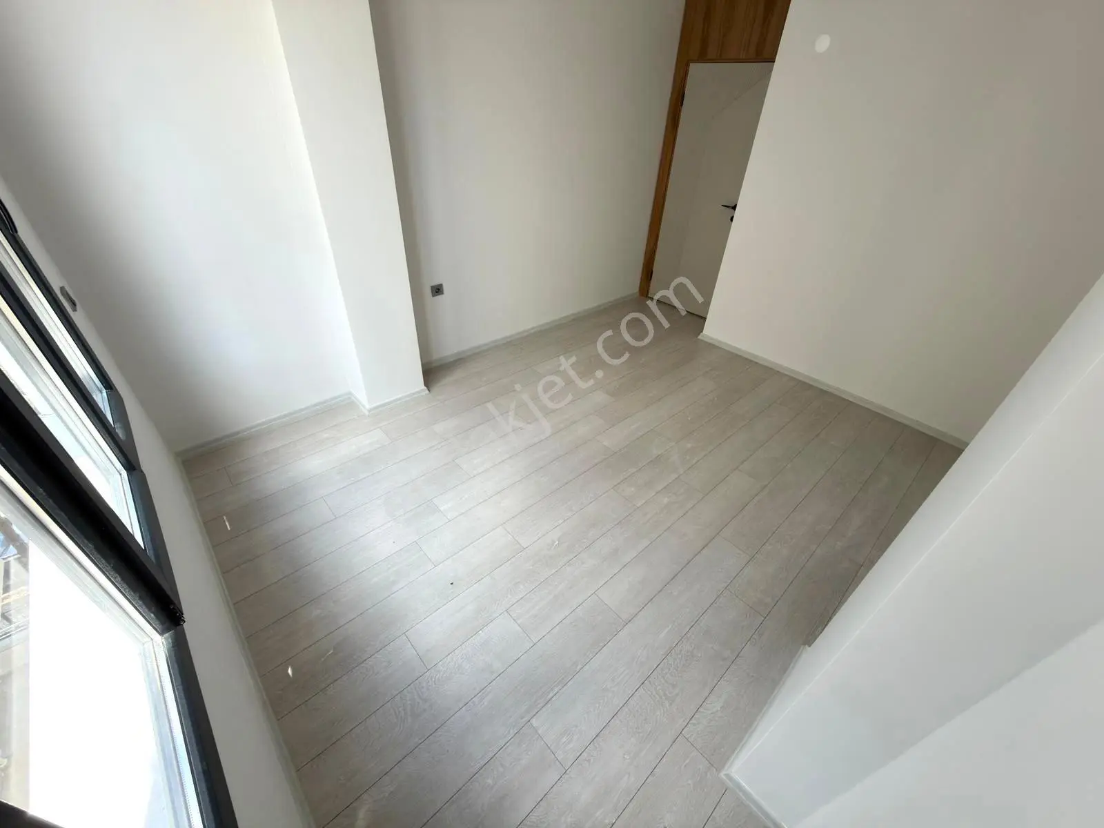 Referans'tan Altınkum'da Denize 50 Mt Yerden Isıtmalı Şık Tasarımlı 3+1 Daire - Görsel 29