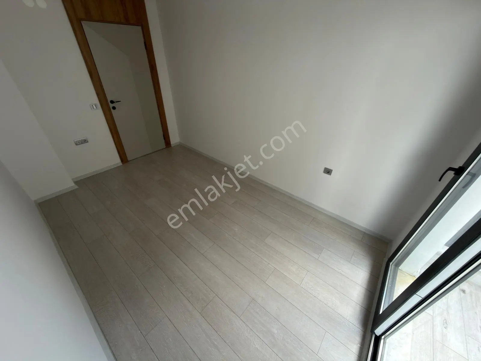 Referans'tan Altınkum'da Denize 50 Mt Yerden Isıtmalı Şık Tasarımlı 3+1 Daire - Görsel 18