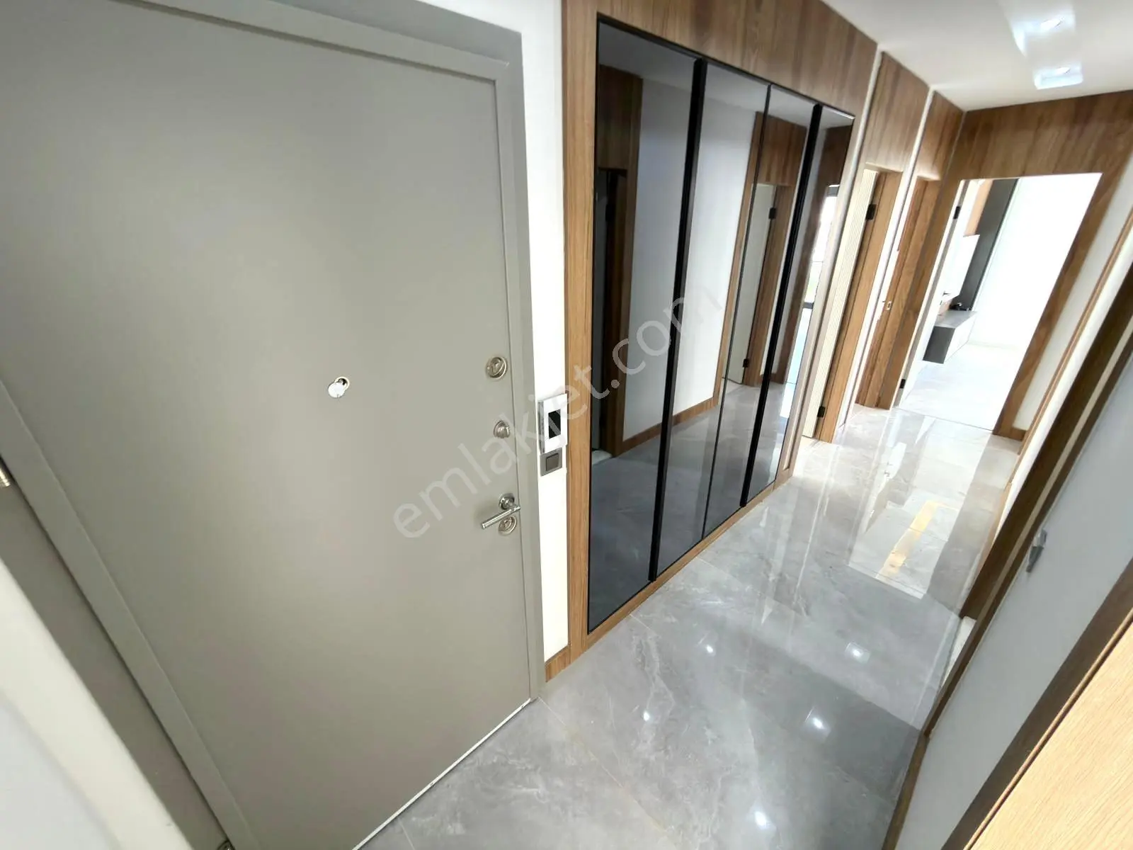 Referans'tan Altınkum'da Denize 50 Mt Yerden Isıtmalı Şık Tasarımlı 3+1 Daire - Görsel 9