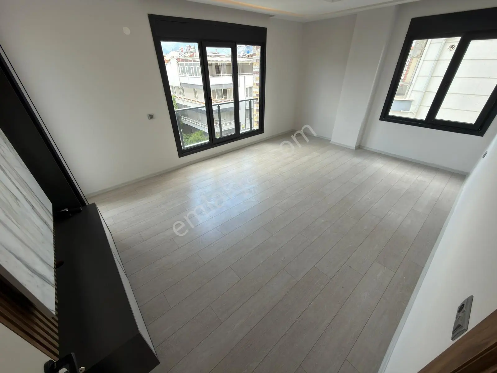 Referans'tan Altınkum'da Denize 50 Mt Yerden Isıtmalı Şık Tasarımlı 3+1 Daire - Görsel 5