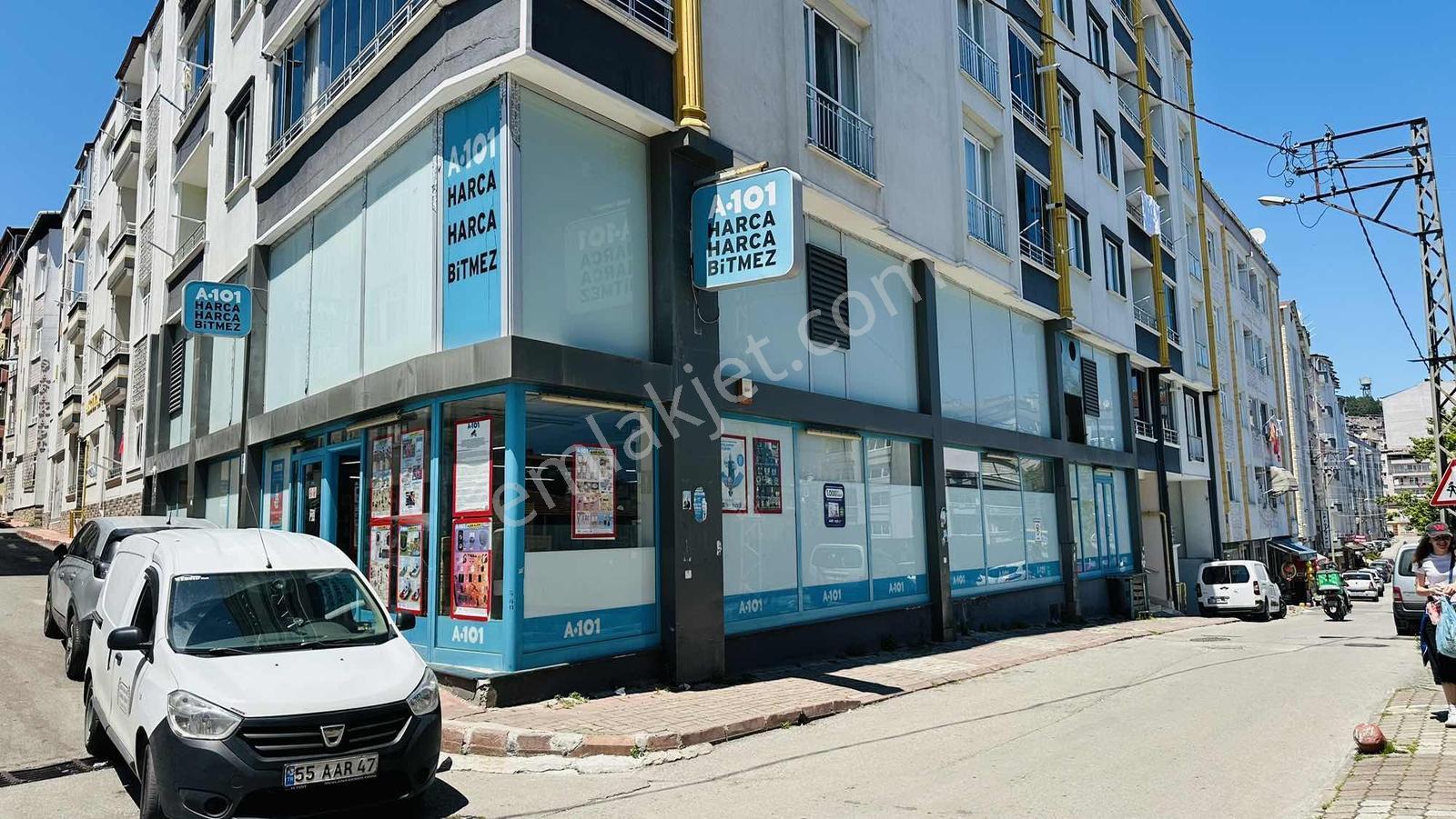 Remax Rabia Saraç Kurumsal Kiracılı 505 M² Köşe Dükkan