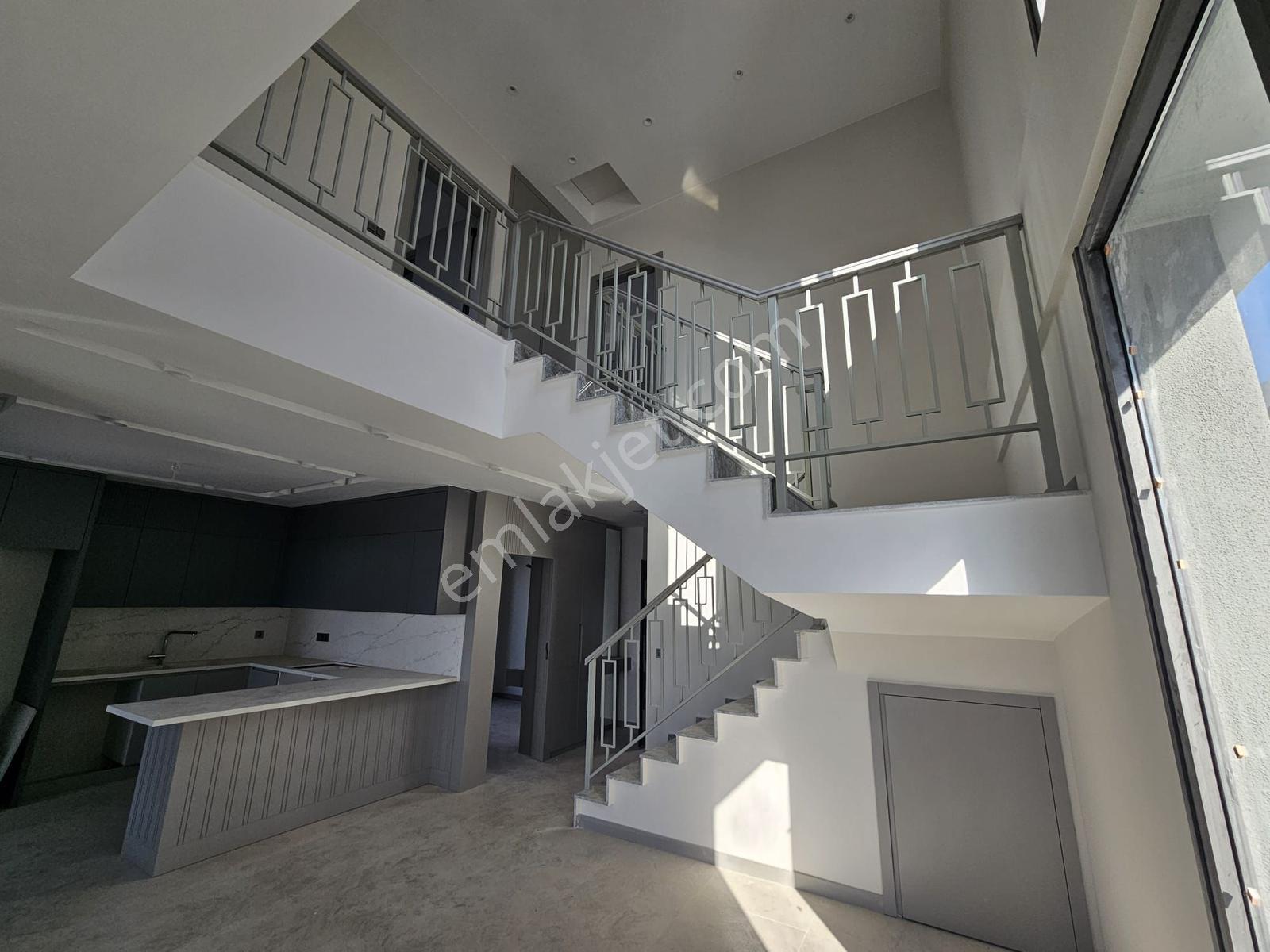 Remax Model Kuşadası Soğucakta Site İçerisinde 4+1 Satılık Villa - Görsel 27
