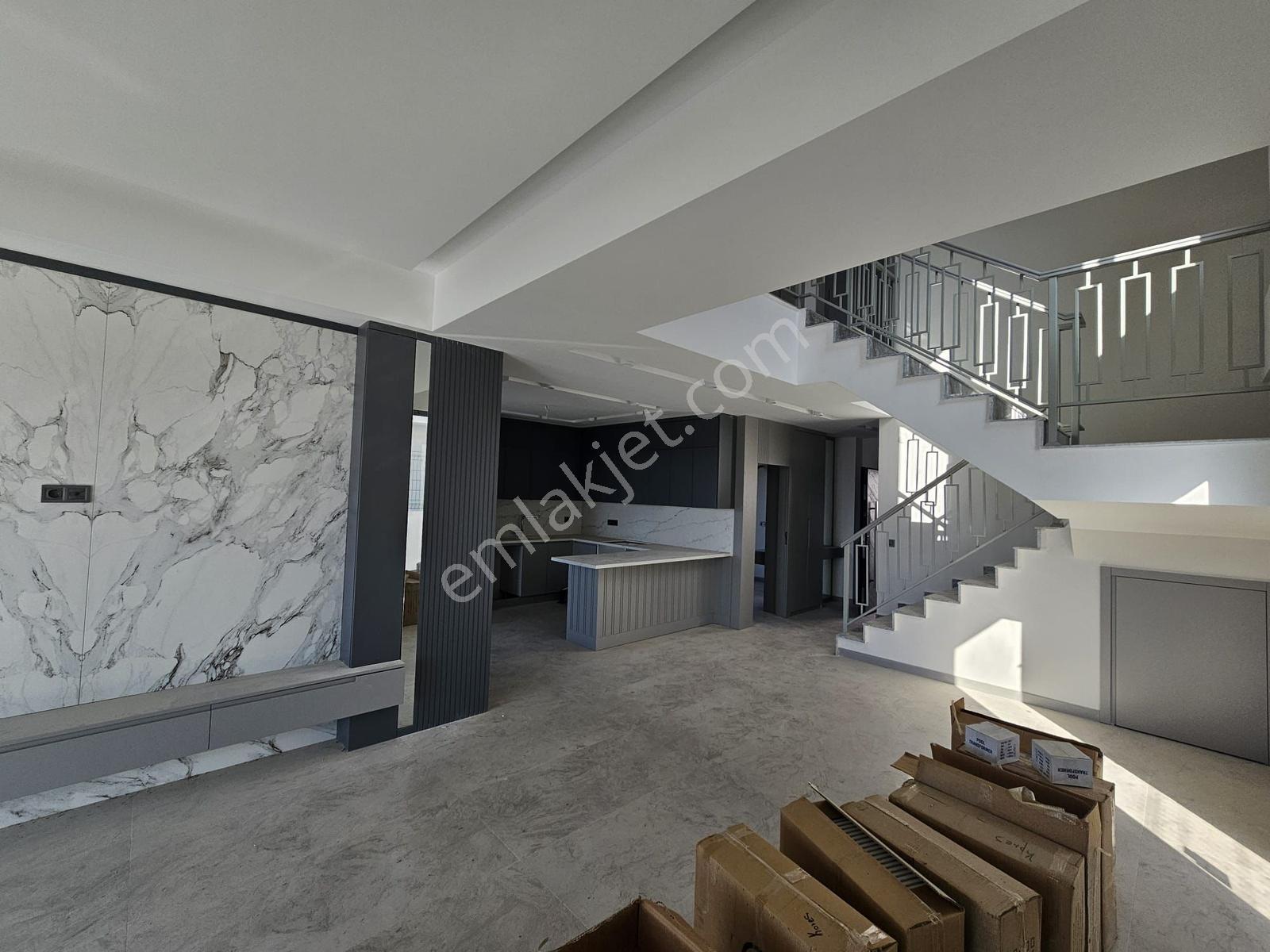 Remax Model Kuşadası Soğucakta Site İçerisinde 4+1 Satılık Villa - Görsel 4