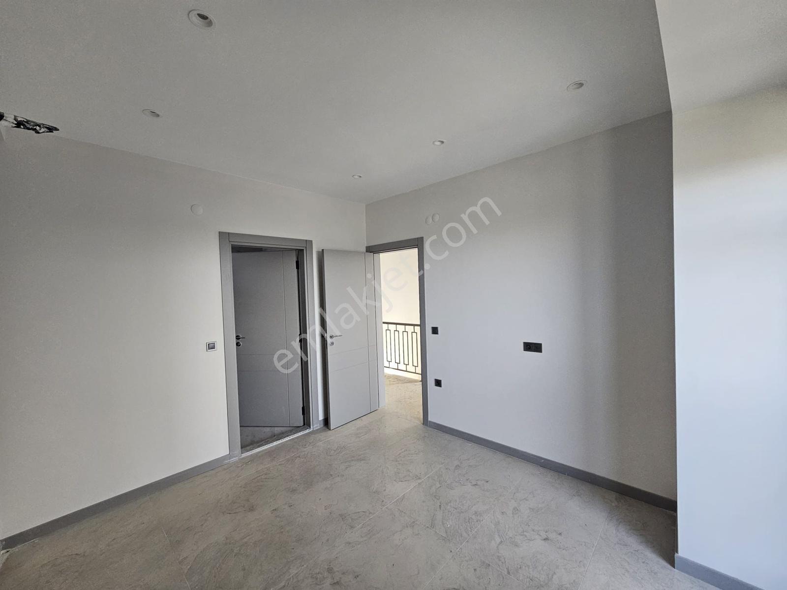 Remax Model Kuşadası Soğucakta Site İçerisinde 4+1 Satılık Villa - Görsel 11