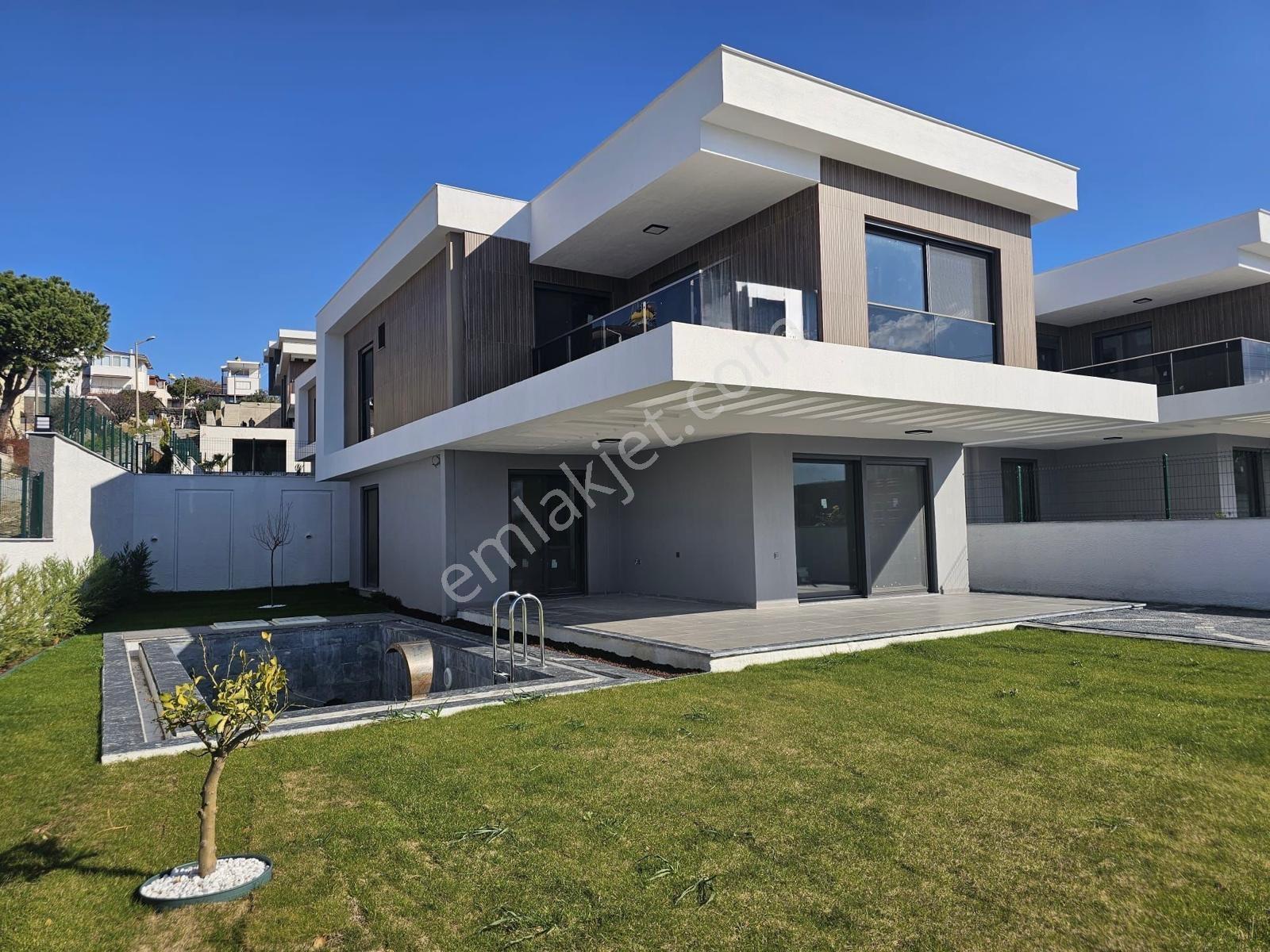 Remax Model Kuşadası Soğucakta Site İçerisinde 4+1 Satılık Villa - Görsel 15
