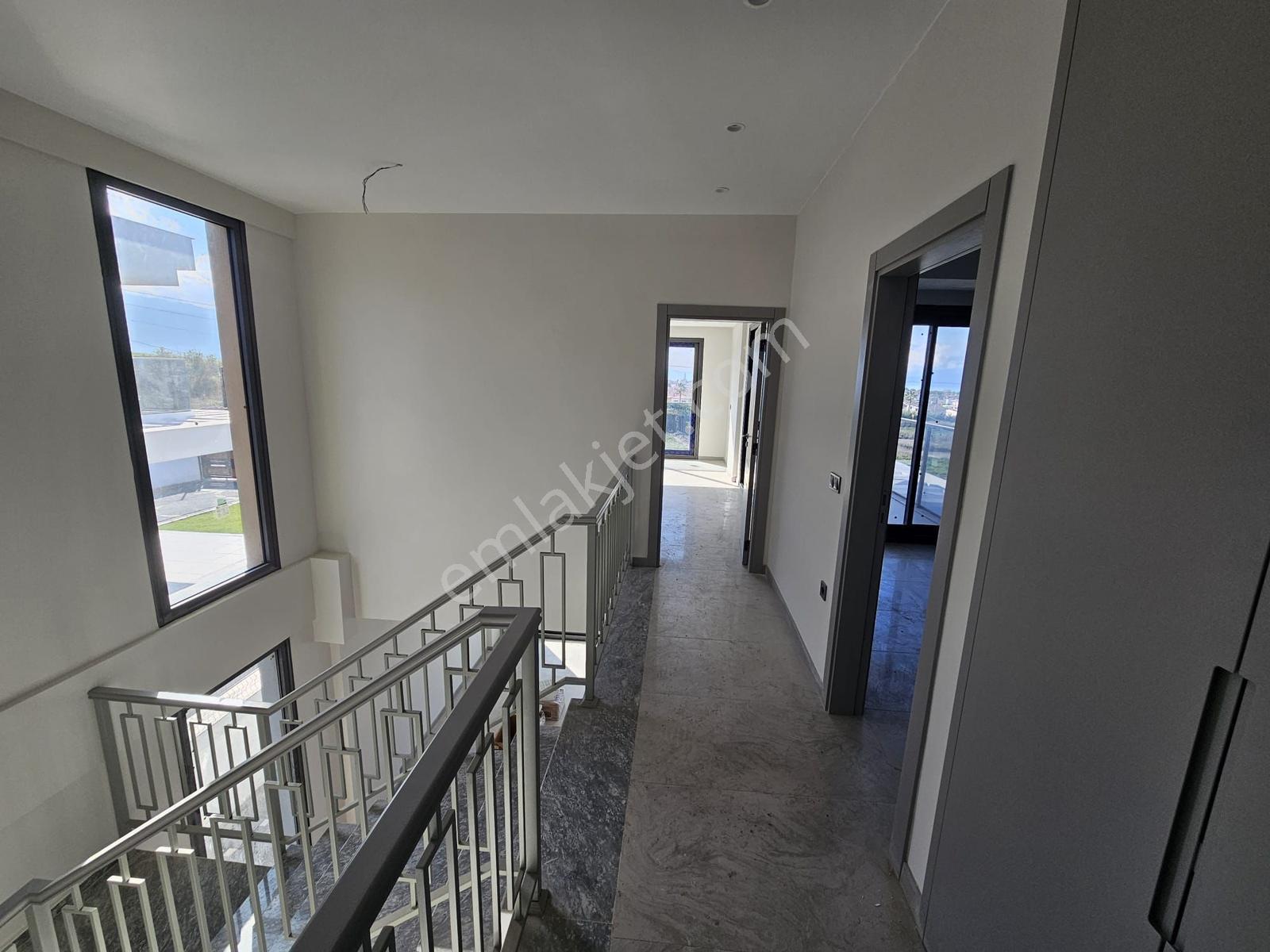 Remax Model Kuşadası Soğucakta Site İçerisinde 4+1 Satılık Villa - Görsel 16