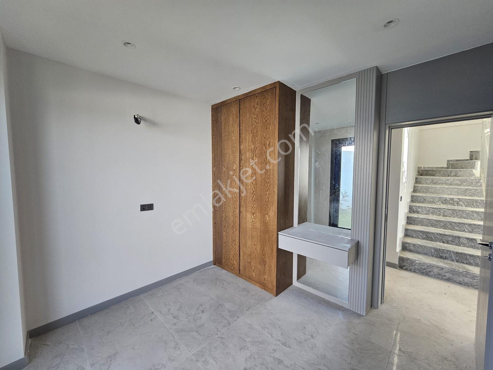 Remax Model Kuşadası Soğucakta Site İçerisinde 4+1 Satılık Villa - Görsel 21