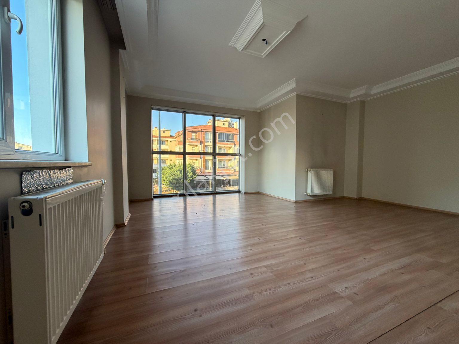 Paşaalanı Mah. Çengel Cadde Üzeri Kiralık Geniş 3+1 - Görsel 8