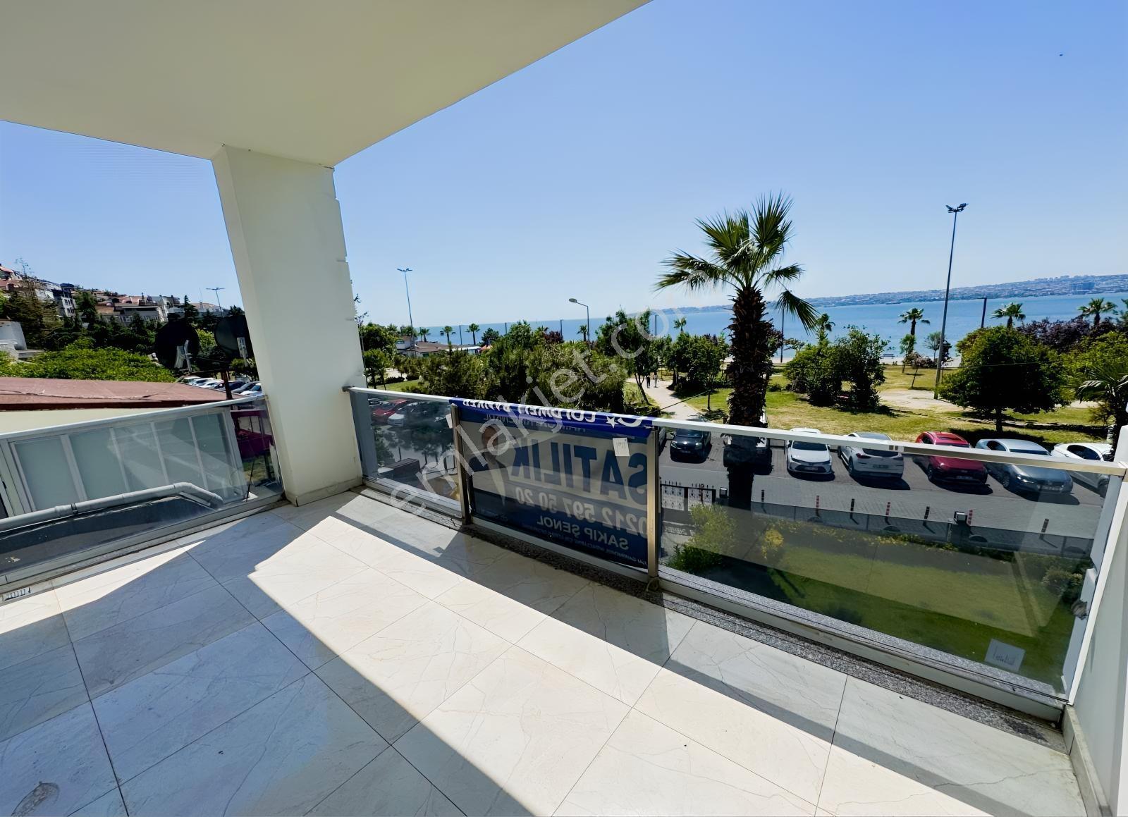 Büyükçekmece Albatros Kordonboyu Nda Denize Sıfır Satılık Daire