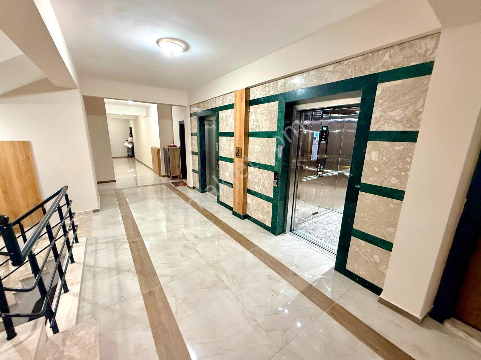 Referans'tan Zeytinli'de Doğa Manzaralı Ön Cephe Lüx Asansörlü 2+1 Daire - Görsel 16