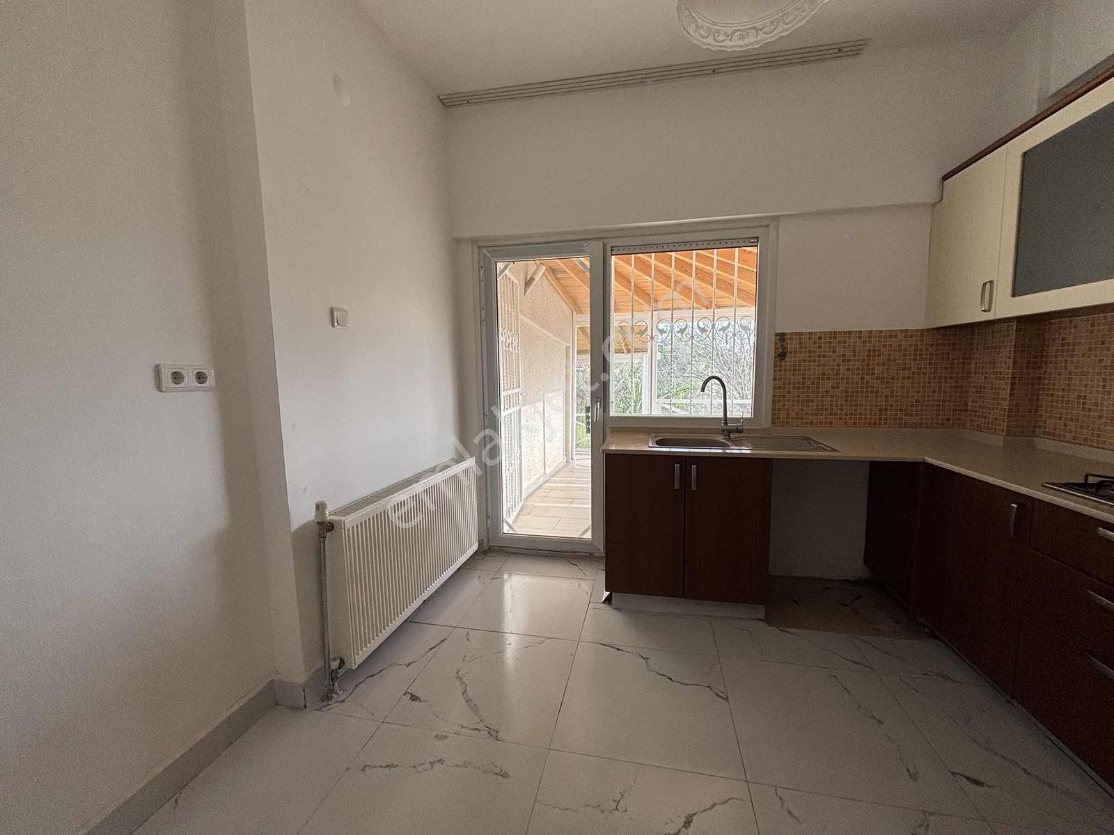 Ufukköy Sitesinde Tam Müstakil Bahçeli Villa - Görsel 8
