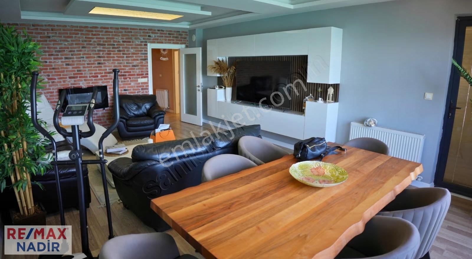 Remax'ten Mimari Dokunuşlu, Şömine Detaylı, Deniz Man Lüks 4+1 - Görsel 17