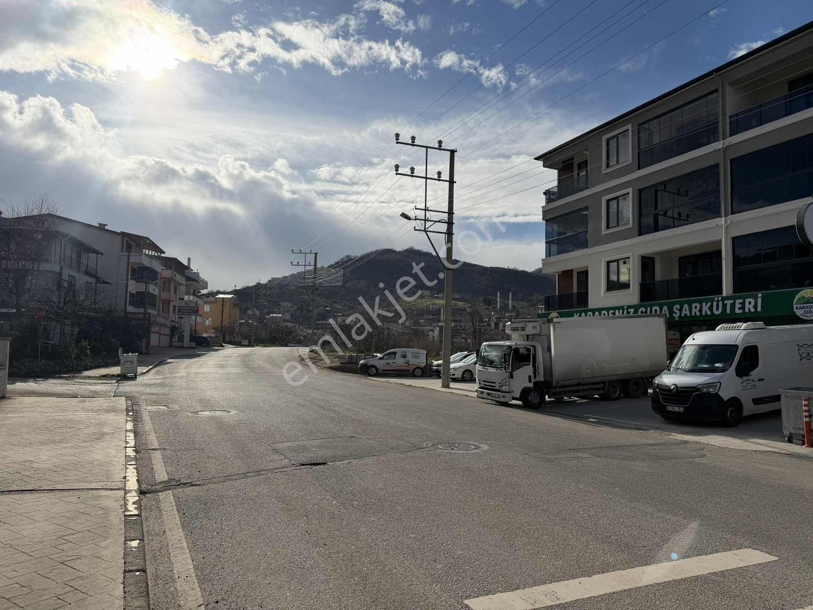 Yuvacık Baraj Yolu Üzerinde 400m² Kurumsal Kiracılı Dükkan - Görsel 3