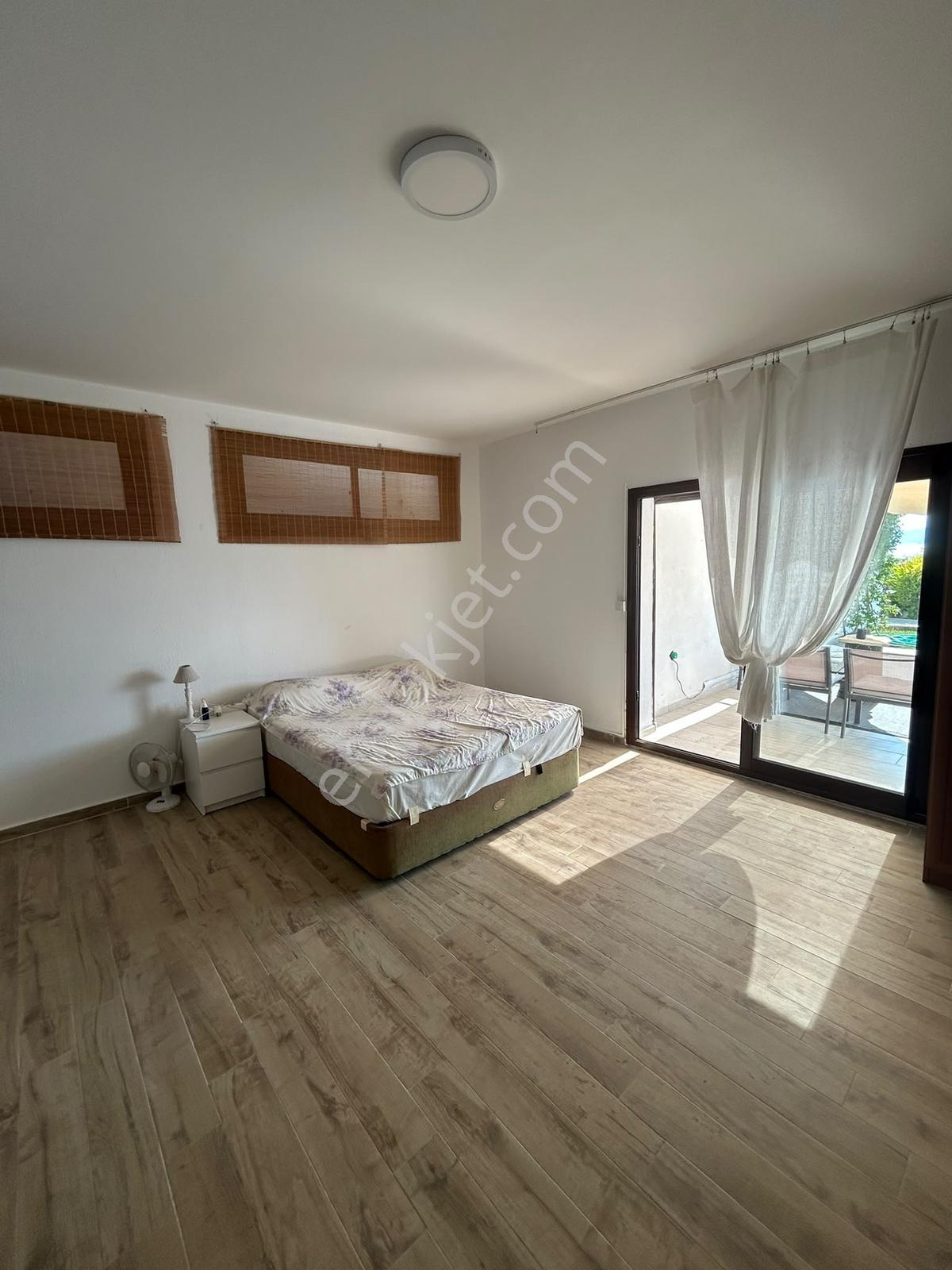 Rw Akar'dan Muhteşem Konumda Sakız Adası'na Nazır Kiralık Villa - Görsel 26
