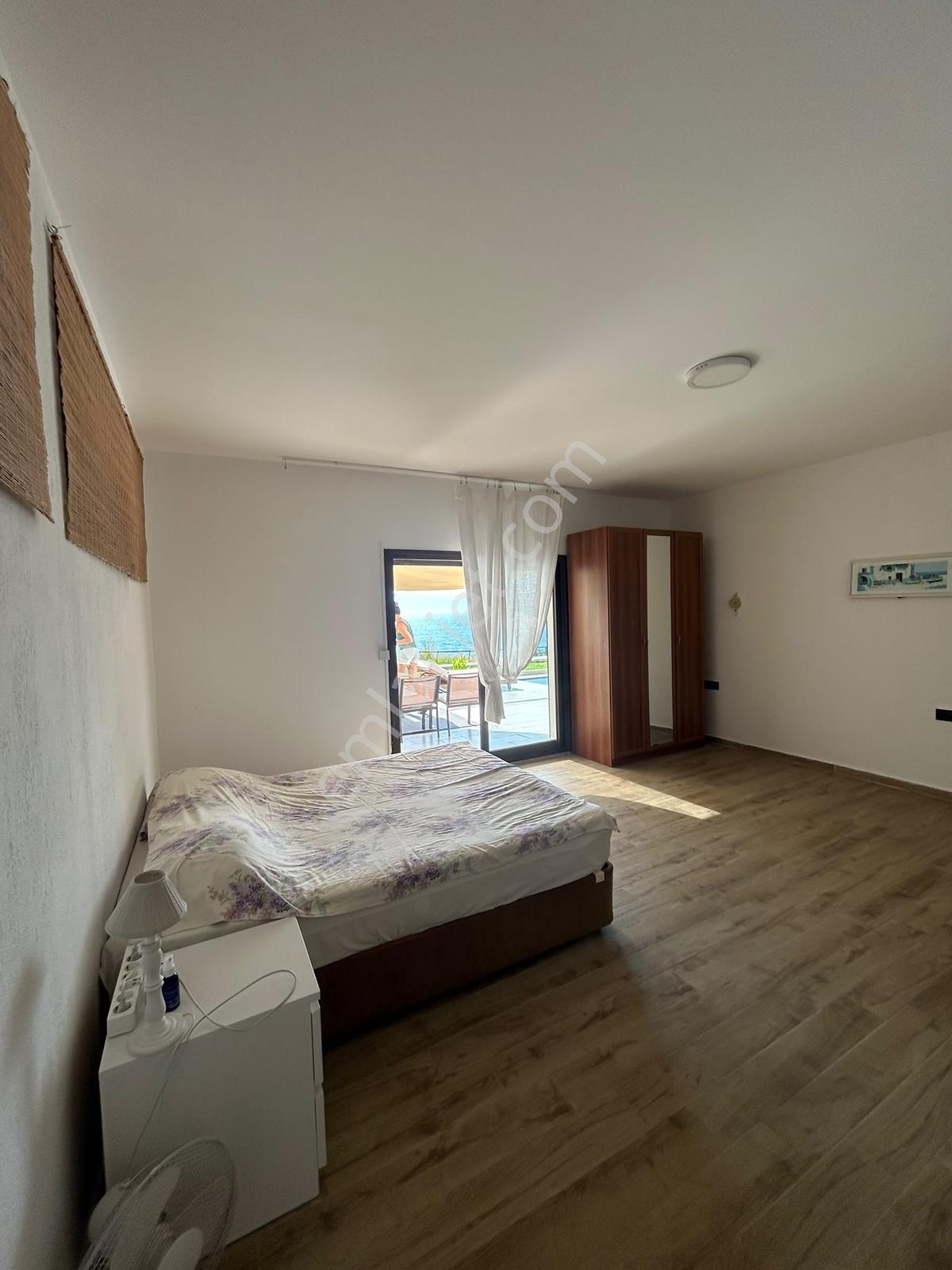 Rw Akar'dan Muhteşem Konumda Sakız Adası'na Nazır Kiralık Villa - Görsel 9