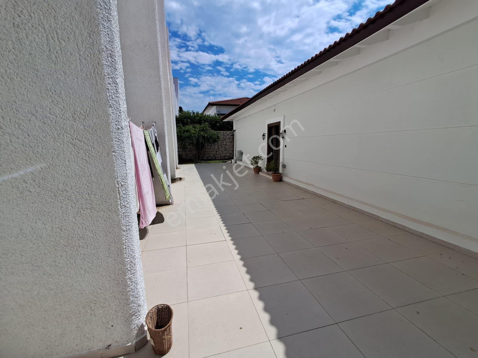 Rw Akar'dan Muhteşem Konumda Sakız Adası'na Nazır Kiralık Villa - Görsel 32