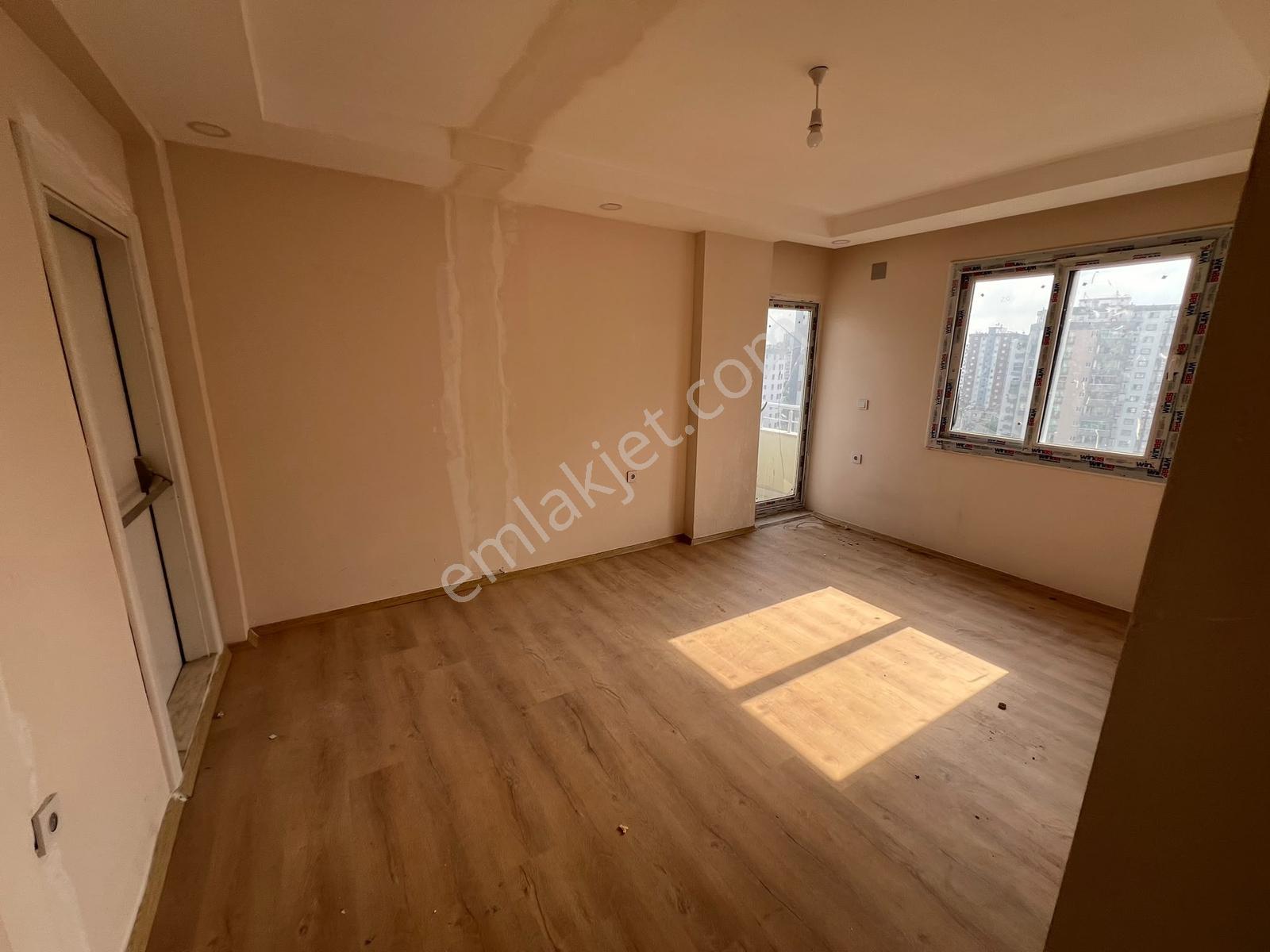 Tellidere Merkezde 3+1 Kapalı Mutfaklı Daire