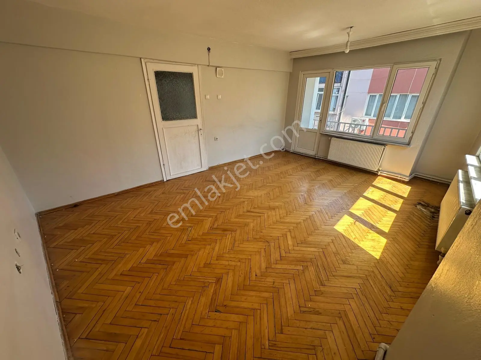 Altıparmak Hocahasan'da | Çift Balkonlu Ara Kat 2+1 Kiralık - Görsel 5