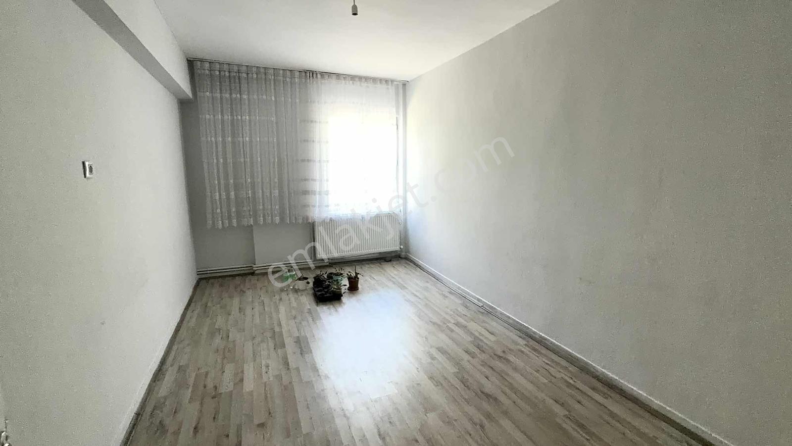 Mithatpaşa Mahallesinde Satılık 3+1 Daire - Görsel 13