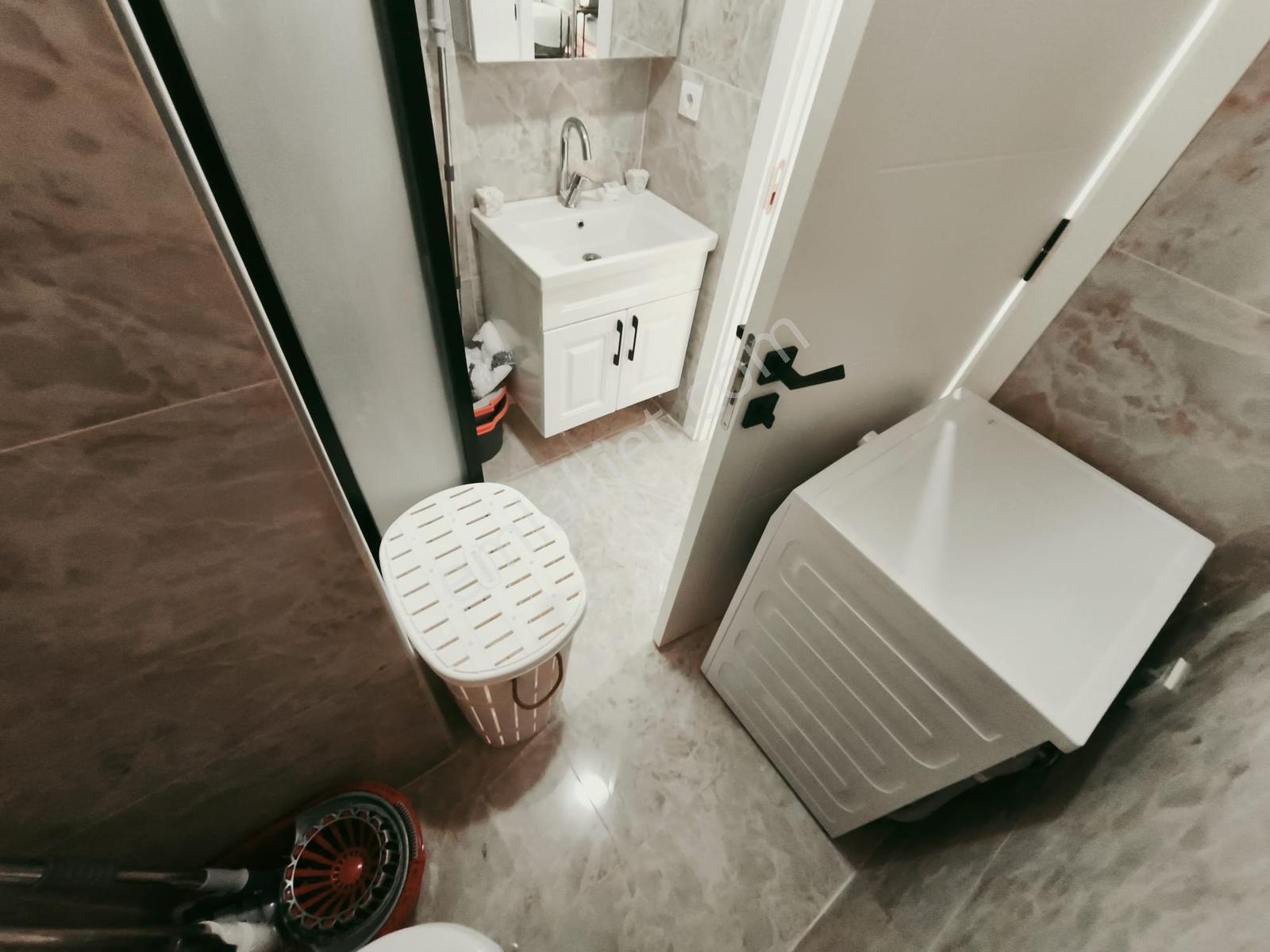 Metro 10-12 Dk.yürüme Sıfır Bina Giriş Kat Full Eşyalı 1+1 Daire - Görsel 16